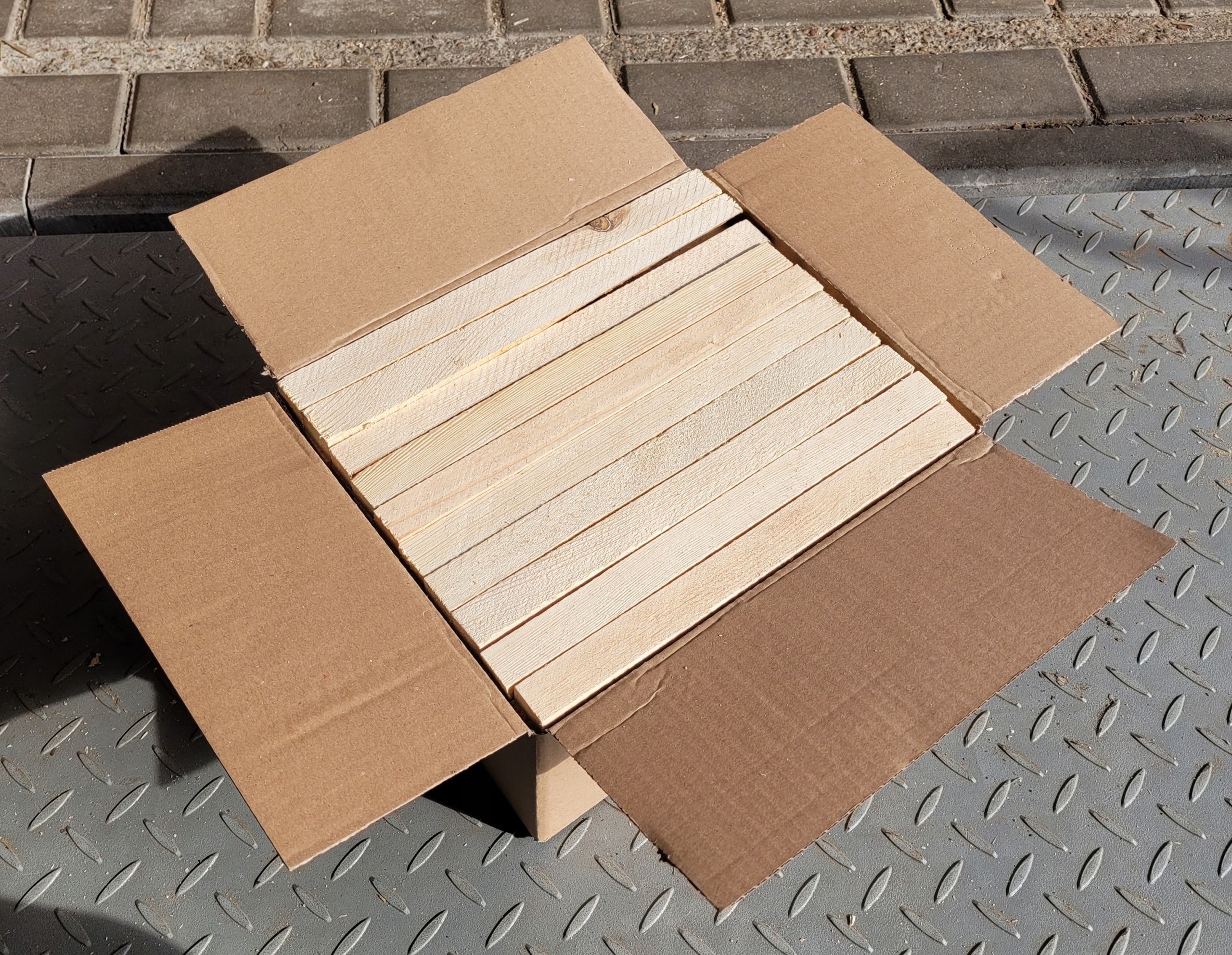 Rozpałka Do Grilla Ogniska Pieca Paleniska DUŻY ZAPAS NA PALECIE 200kg Typ produktu rozpałka