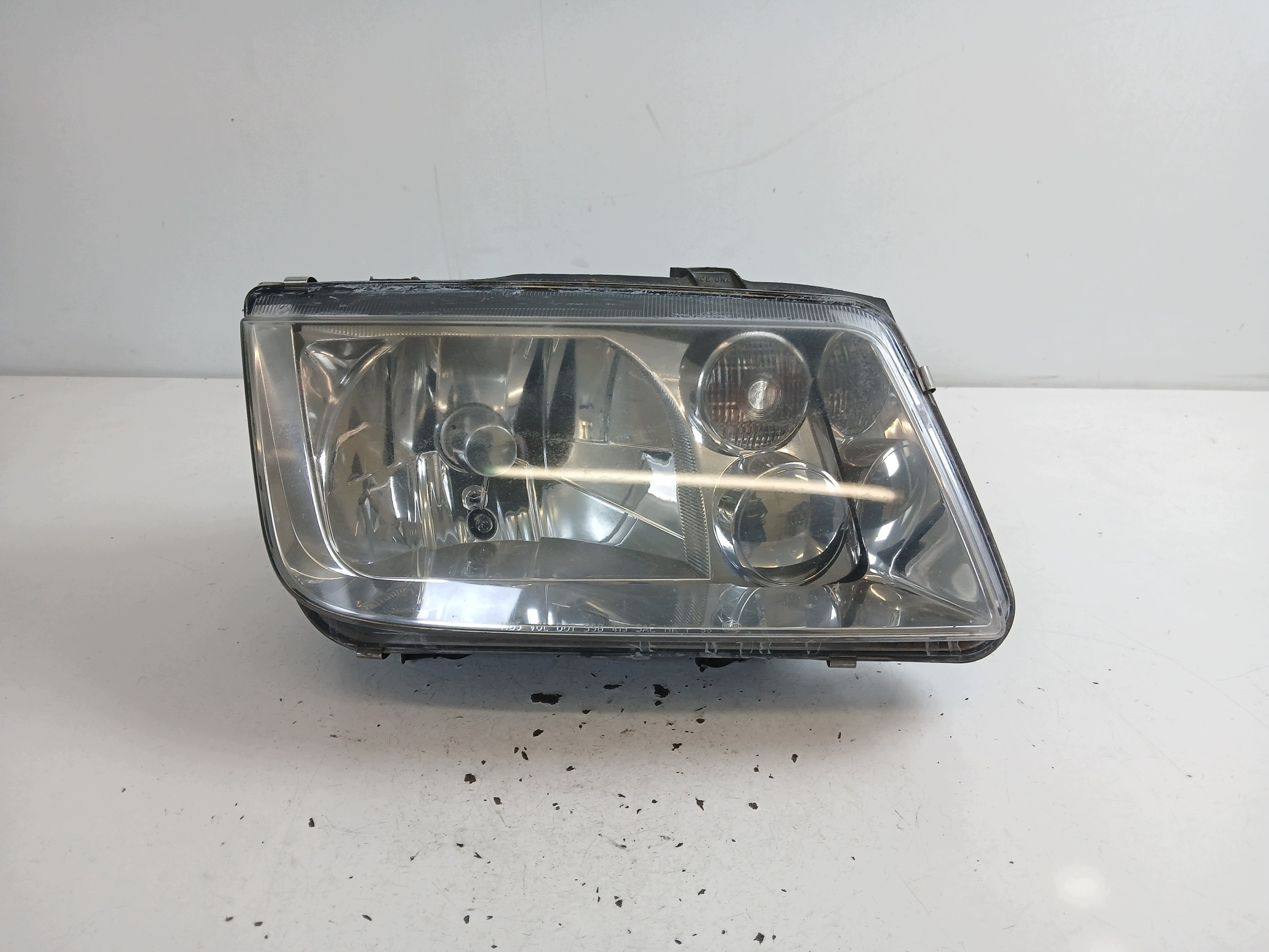 VW BORA light right front