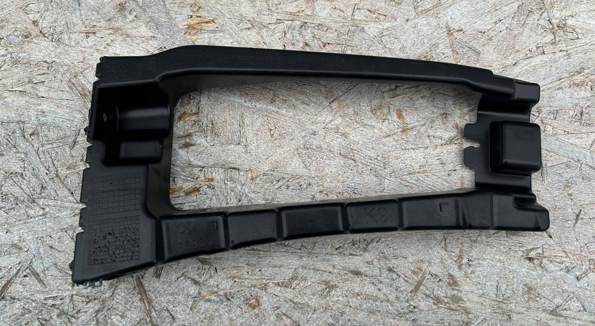 bumper bracket left rear part PARTNER BERLINGO III COMBO E 18- 9816808780