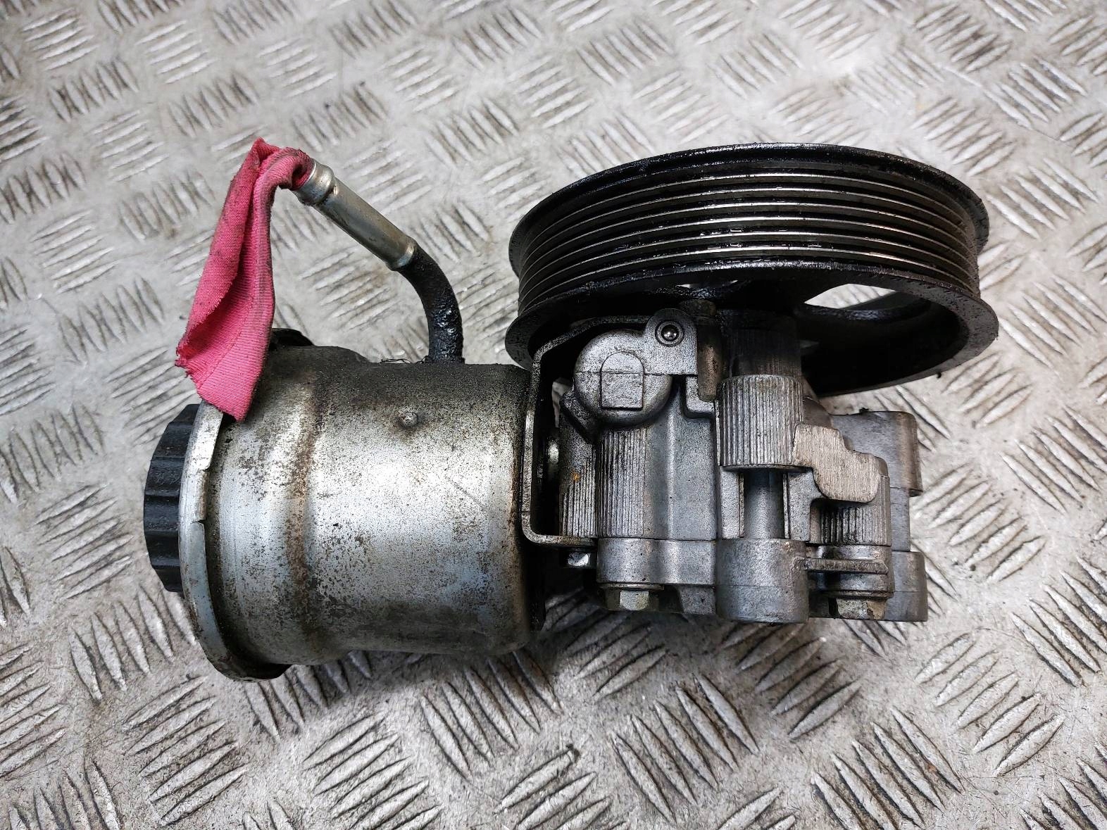servo pump AVENSIS T25 LIFT 2.0 D4D 126KM