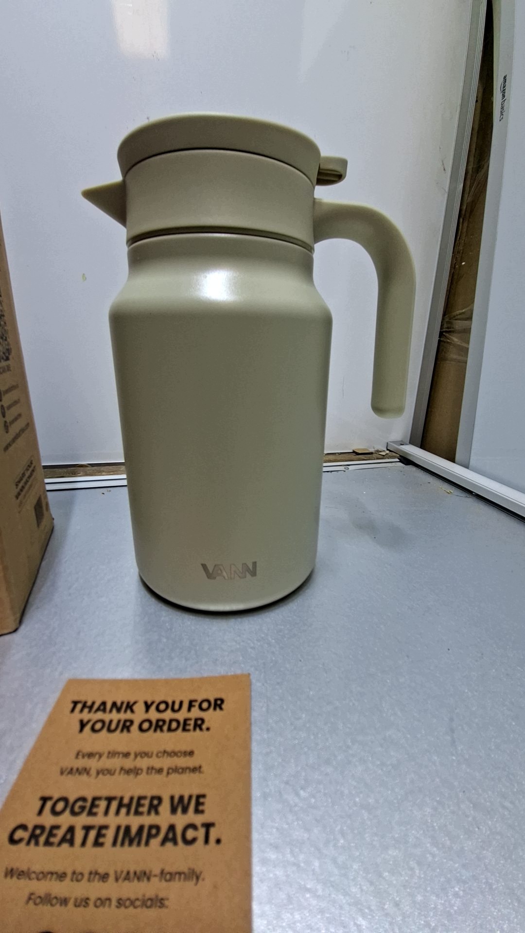 VANN dzbanek termiczny próżniowy Light Grey Green 1,5L — zdjęcie 6