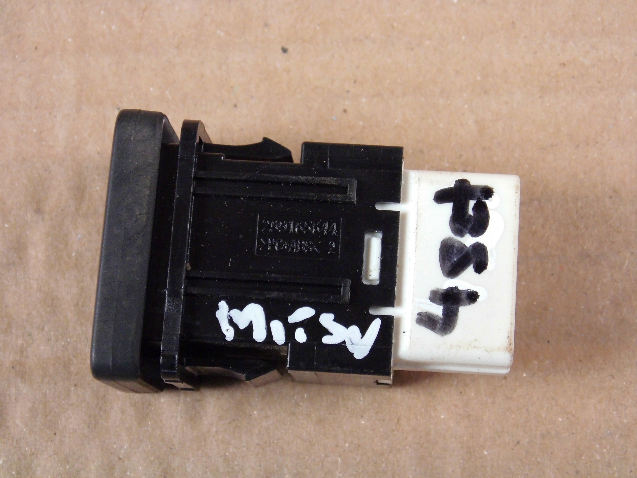 Outlander III Eclipse switch circuit breaker dzwieku alarmu 8616A074