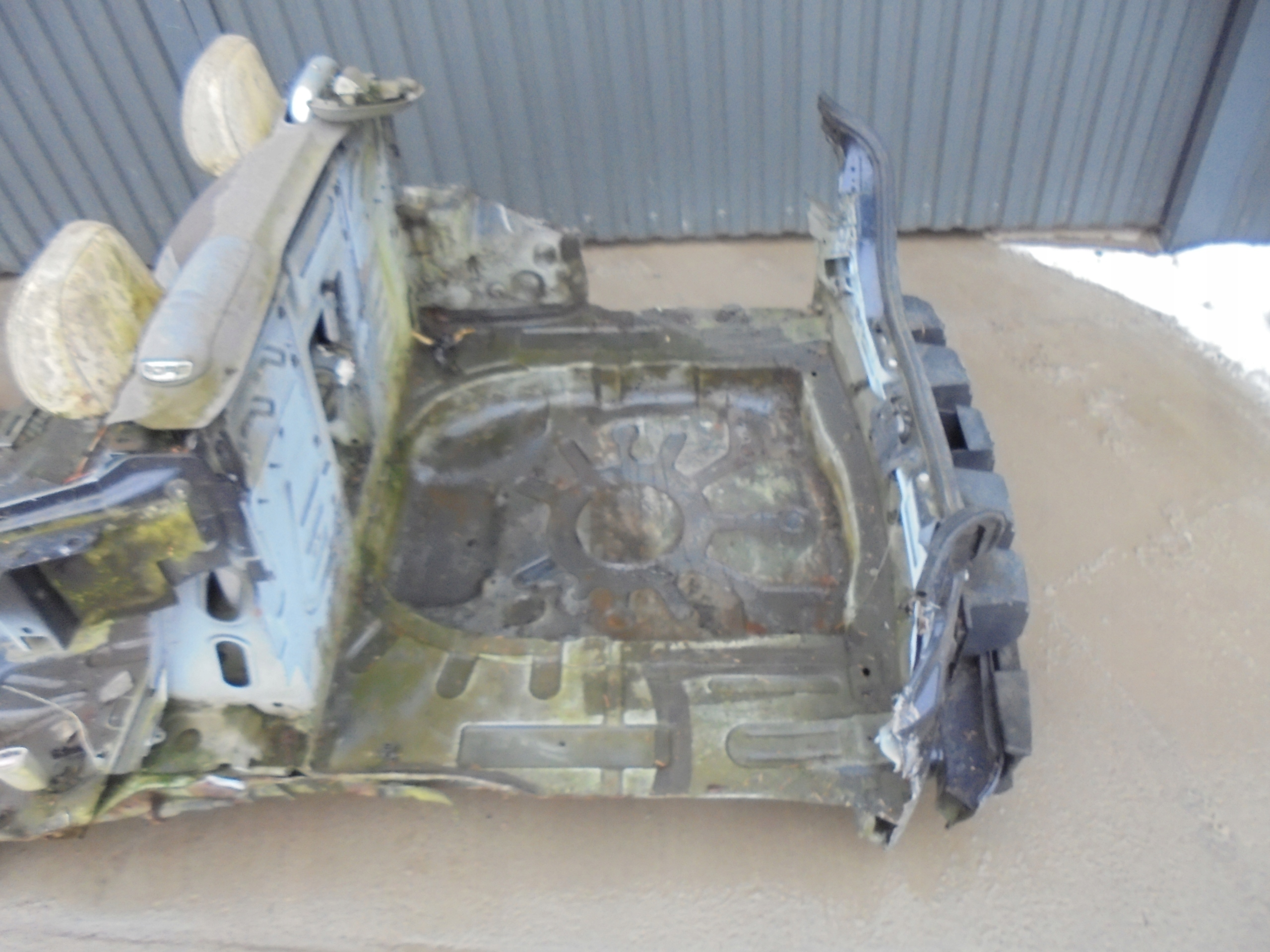 PAS TYŁ TYLNY WZMOCNIENIE WANNA VOLVO C70 II Producent części Volvo OE