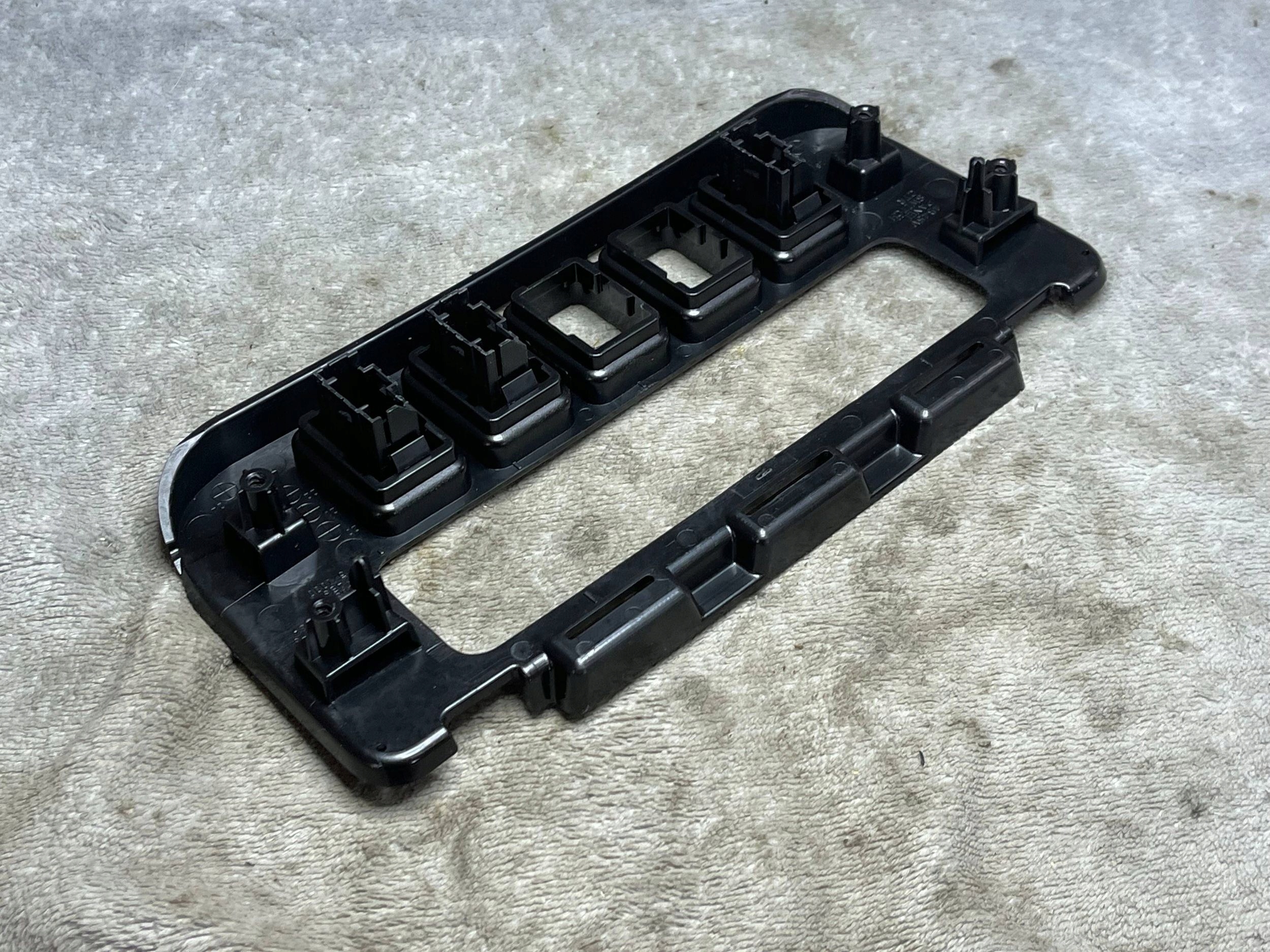 MITSUBISHI OUTLANDER 2017-2018 Moulage Bouton Console Moyen !J
