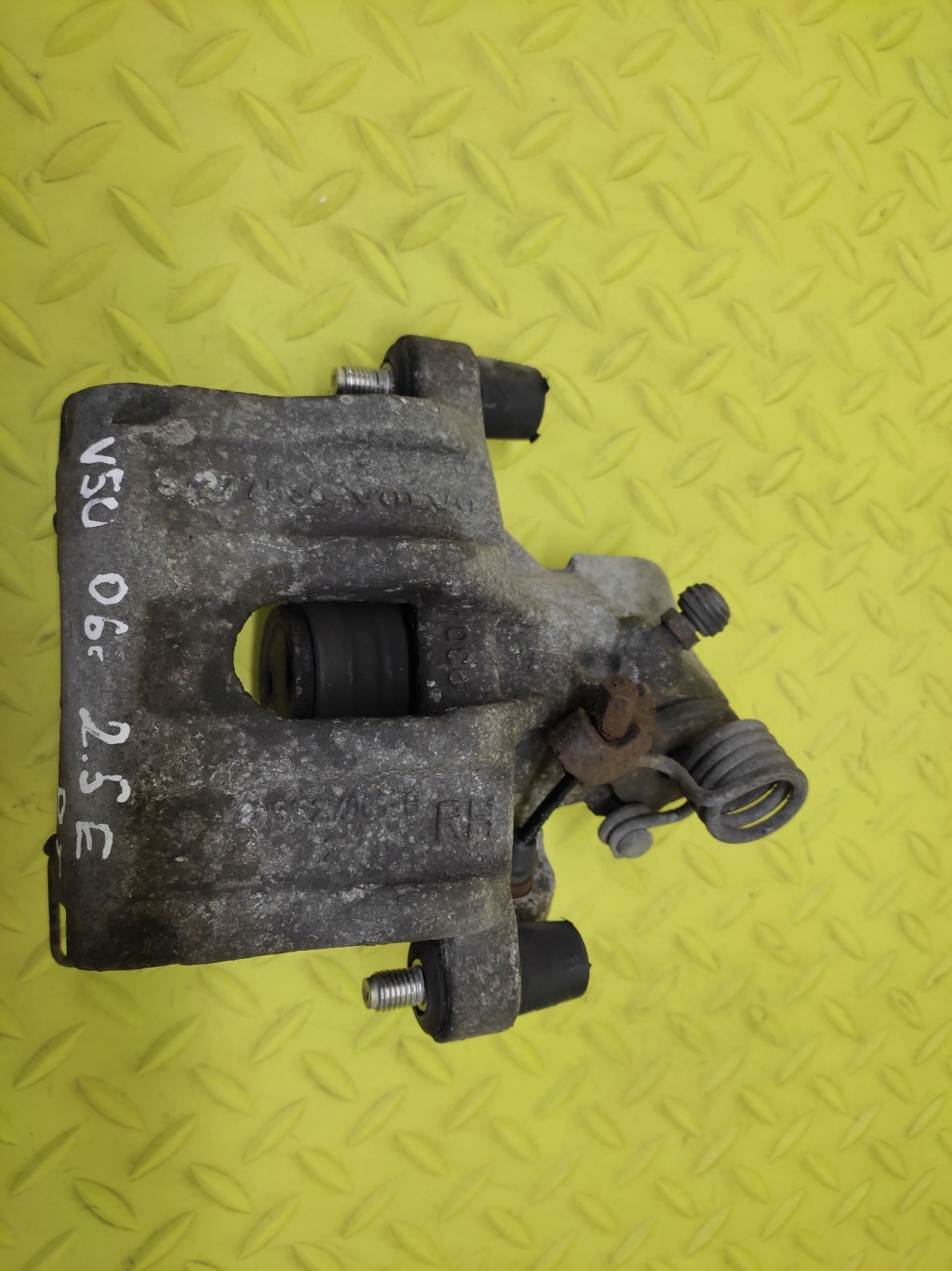 VOLVO V50 2.5 caliper brake right rear part