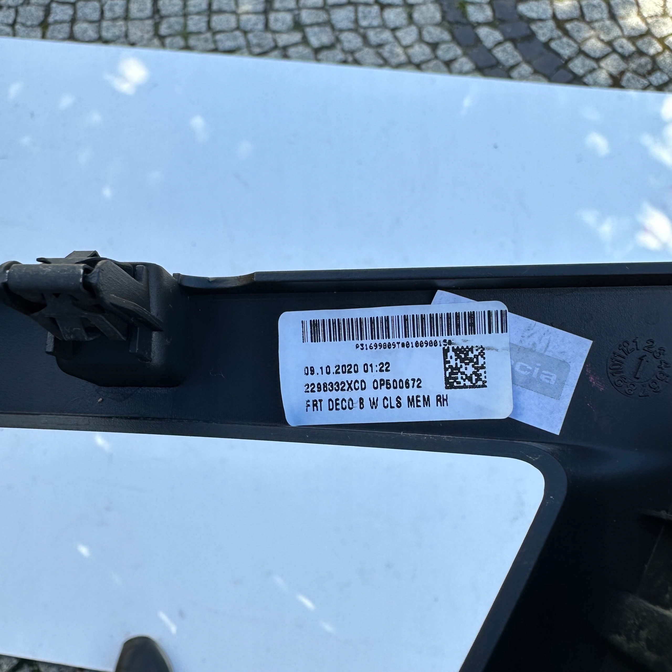 VOLVO V60 II PRAWA TAPICERA DRZWI OSŁONA RAMKA BOWERS & WILKINS Jakość części (zgodnie z GVO) O - oryginał z logo producenta pojazdu (OE)