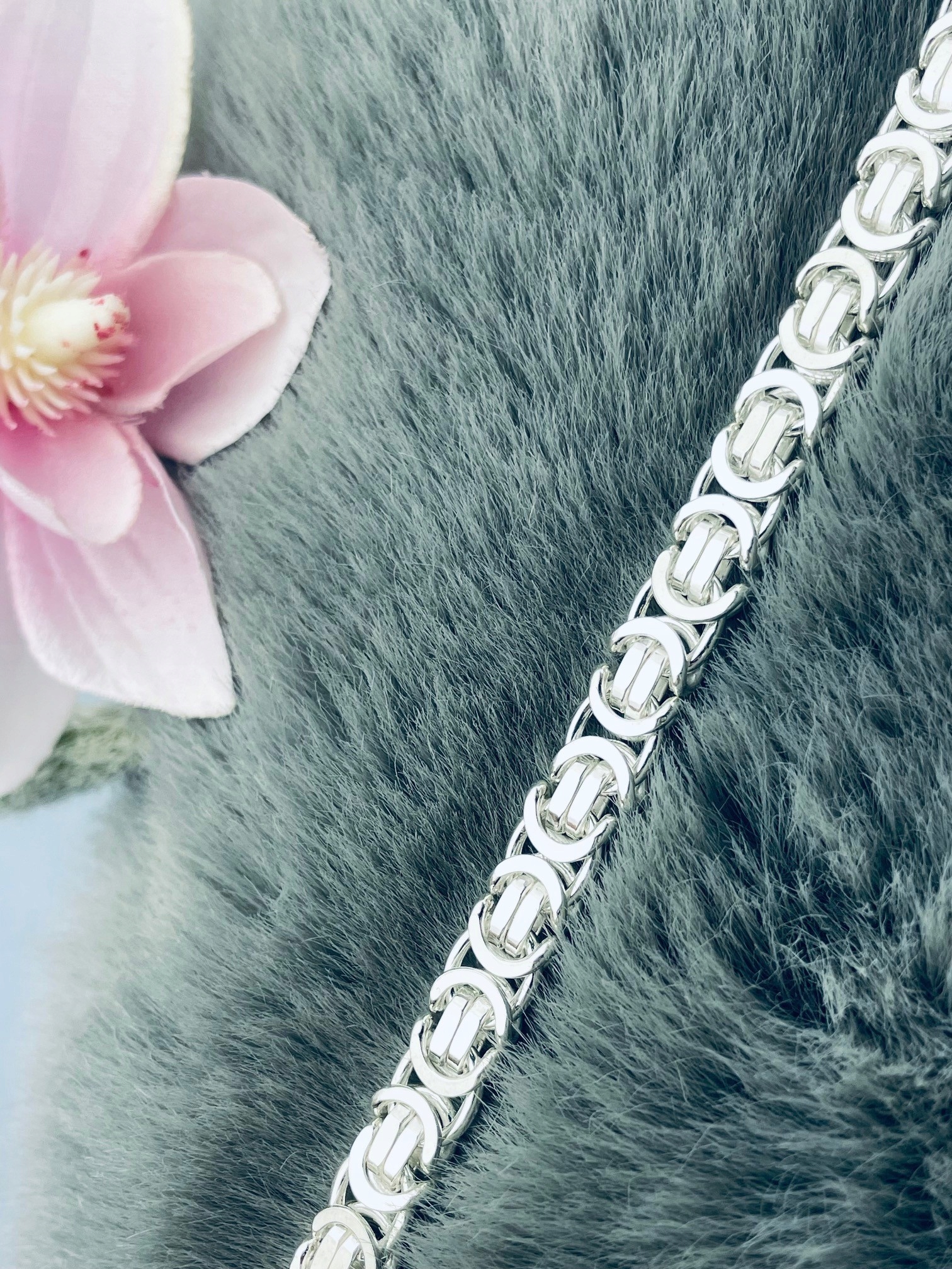 Stříbrný náramek s byzantskou královskou vazbou