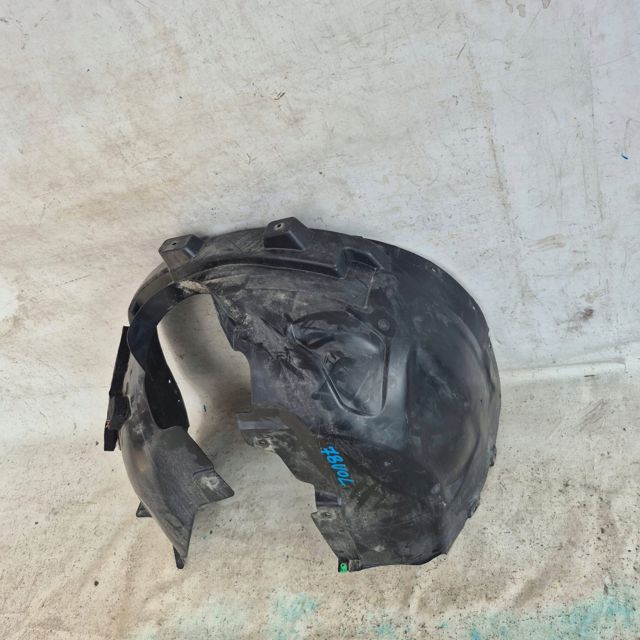 VOLVO XC40 17-> mudguard front front left
