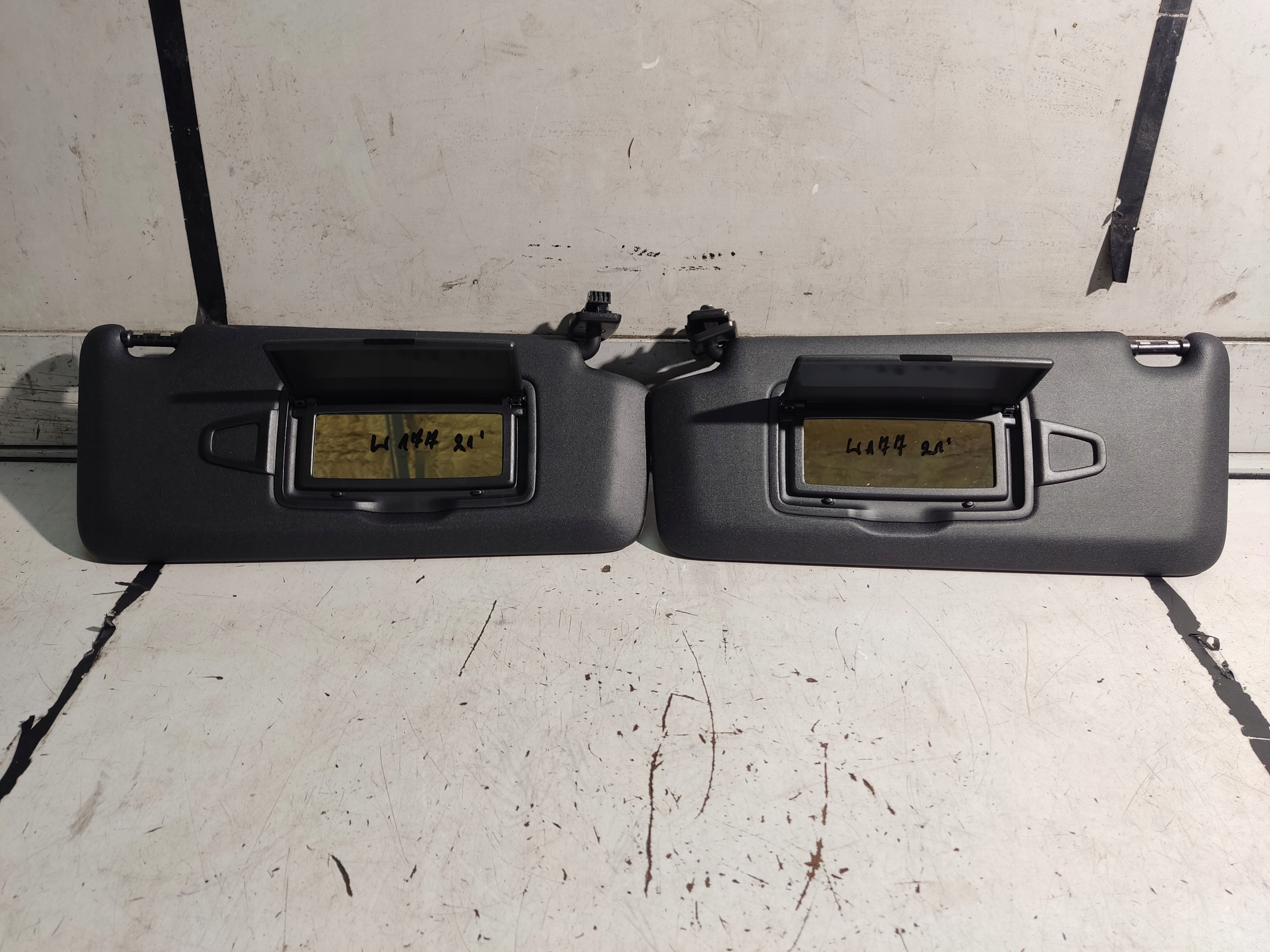 MERCEDES W177 козырек подсолнечник левый и правый