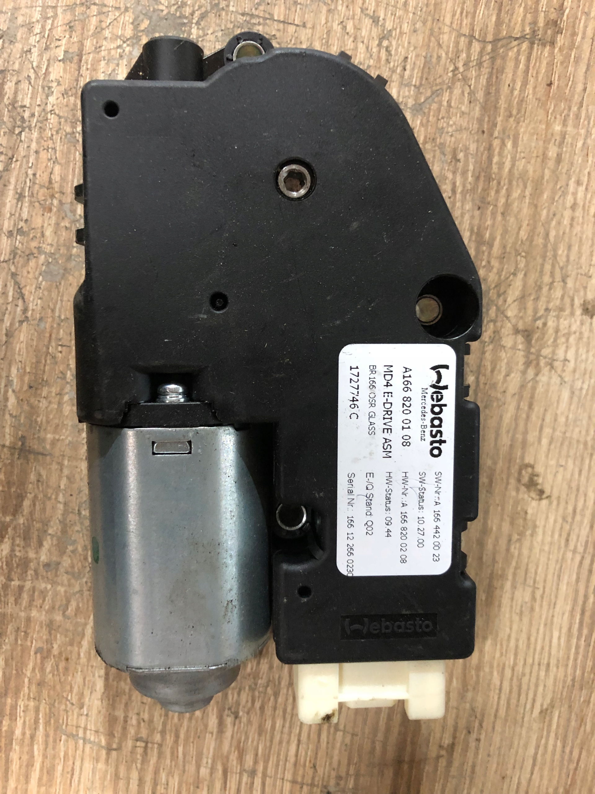 MERCEDES SILNIK SZYBERDACHU SILNICZEK A1668200108 Part number A1668200108