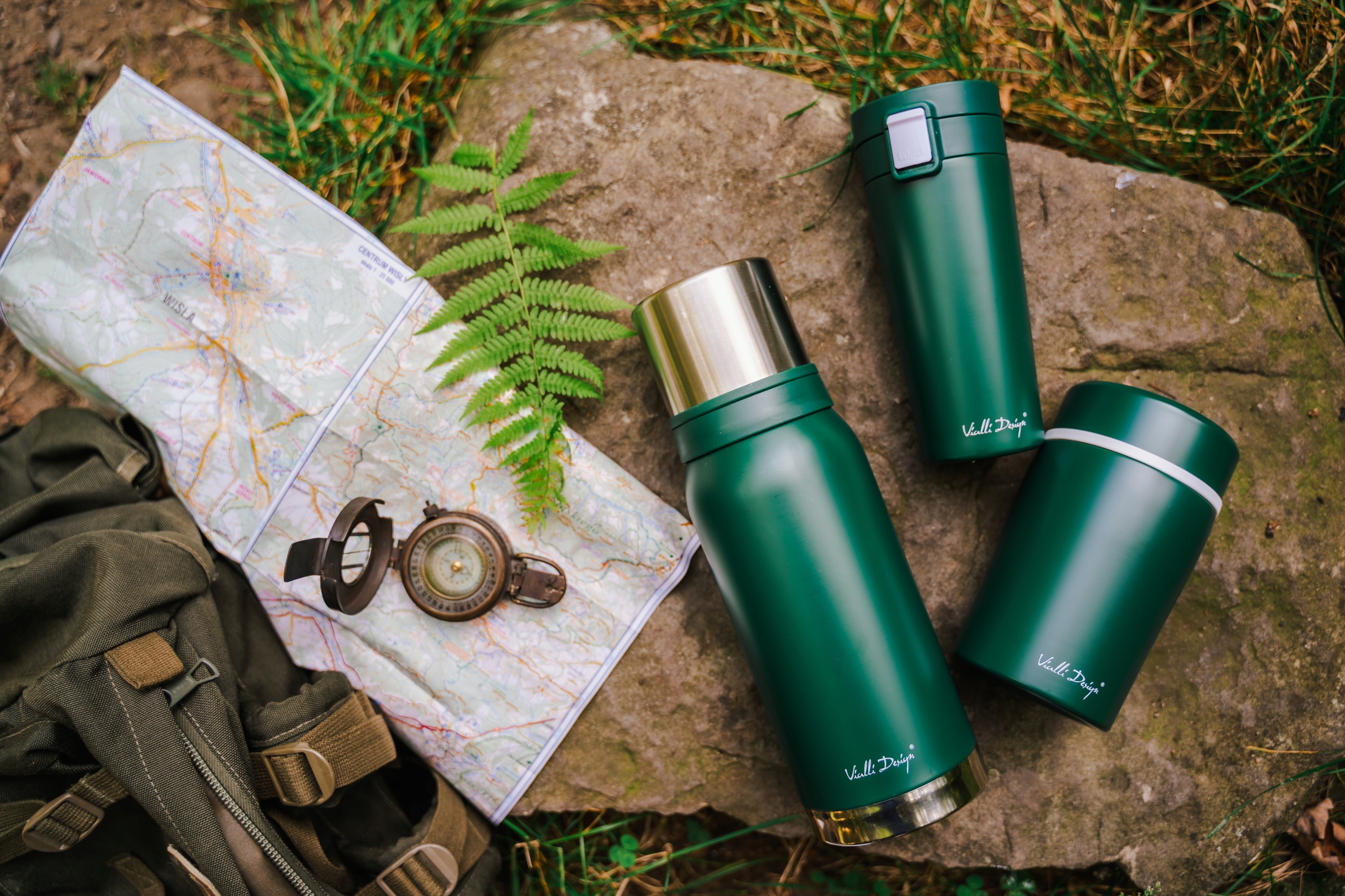 TERMOS TURYSTYCZNY FUORI ZIELONY 1L VIALLI DESIGN Liczba kubków 2