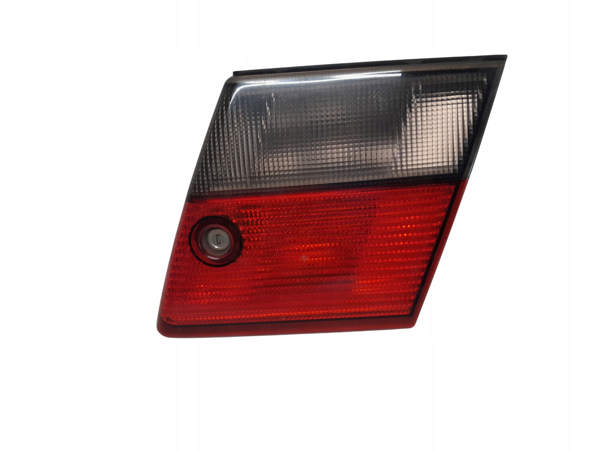 SAAB 9-5 1 I 98-07 LAMPA TYLNA PRAWA W KLAPE VALEO 2315 EU