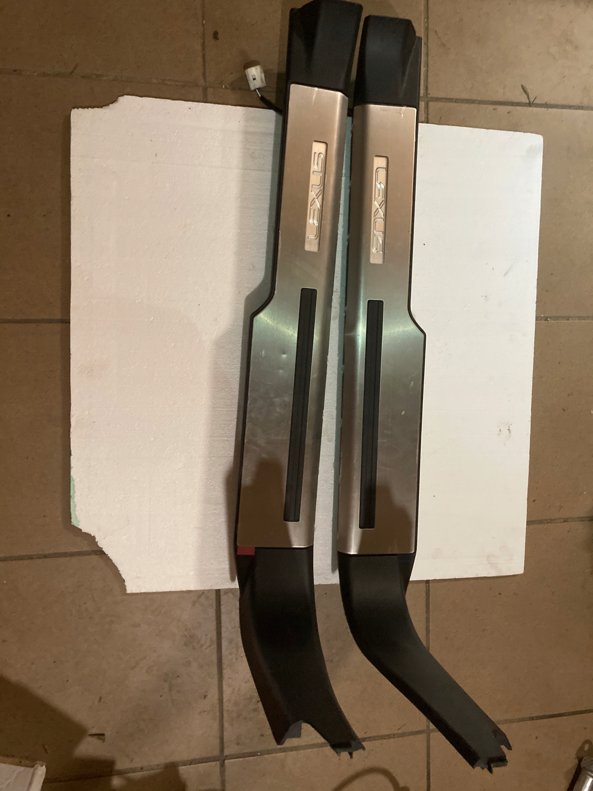 LEXUS Lx570- НАКЛАДКА ПОРОГА LED-