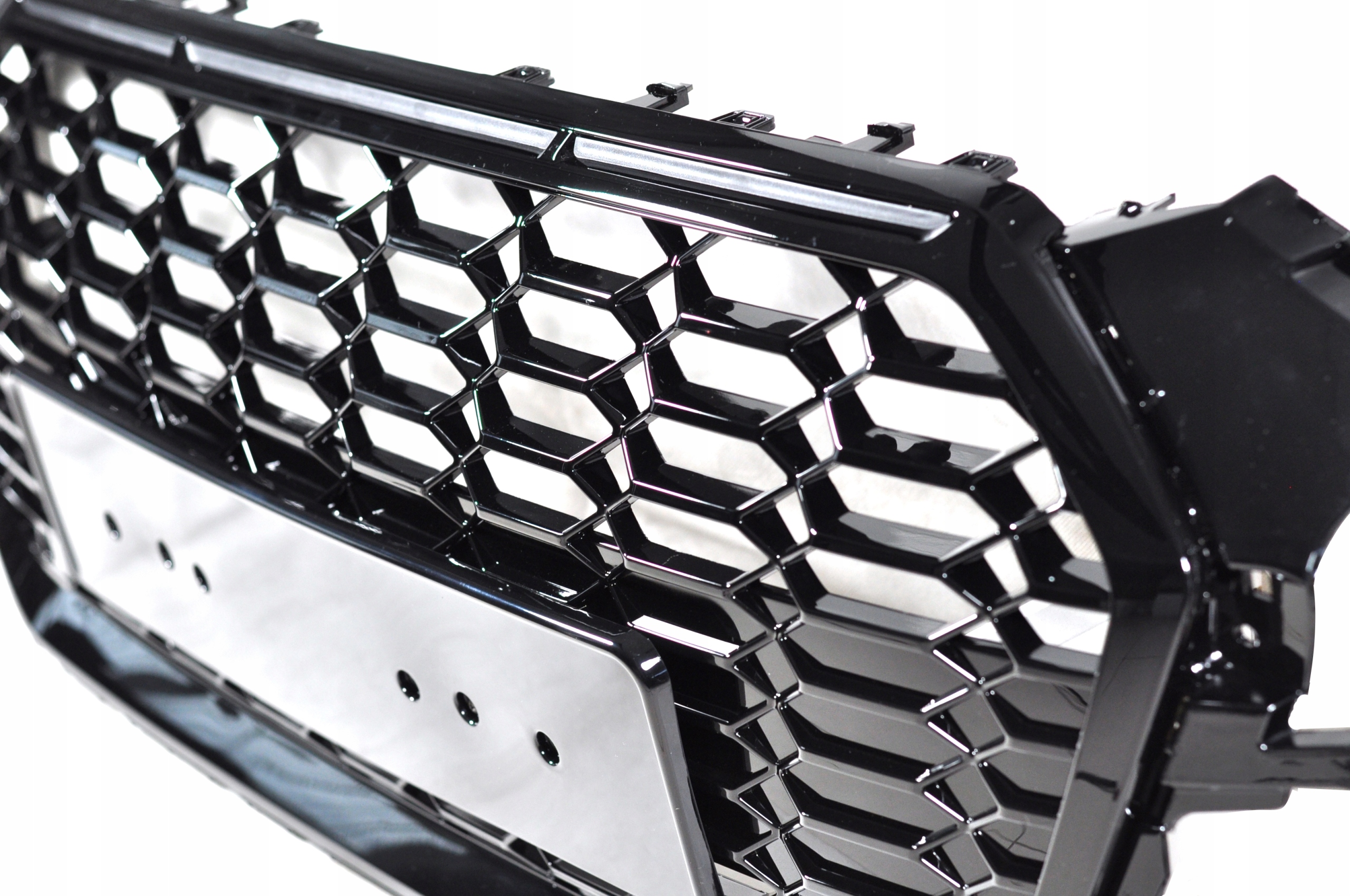 Atrapa grill Audi A5 5F LIFT 8W8 8W6 19-21 RS5 LOOK czarny połysk PDC Kolor czarny
