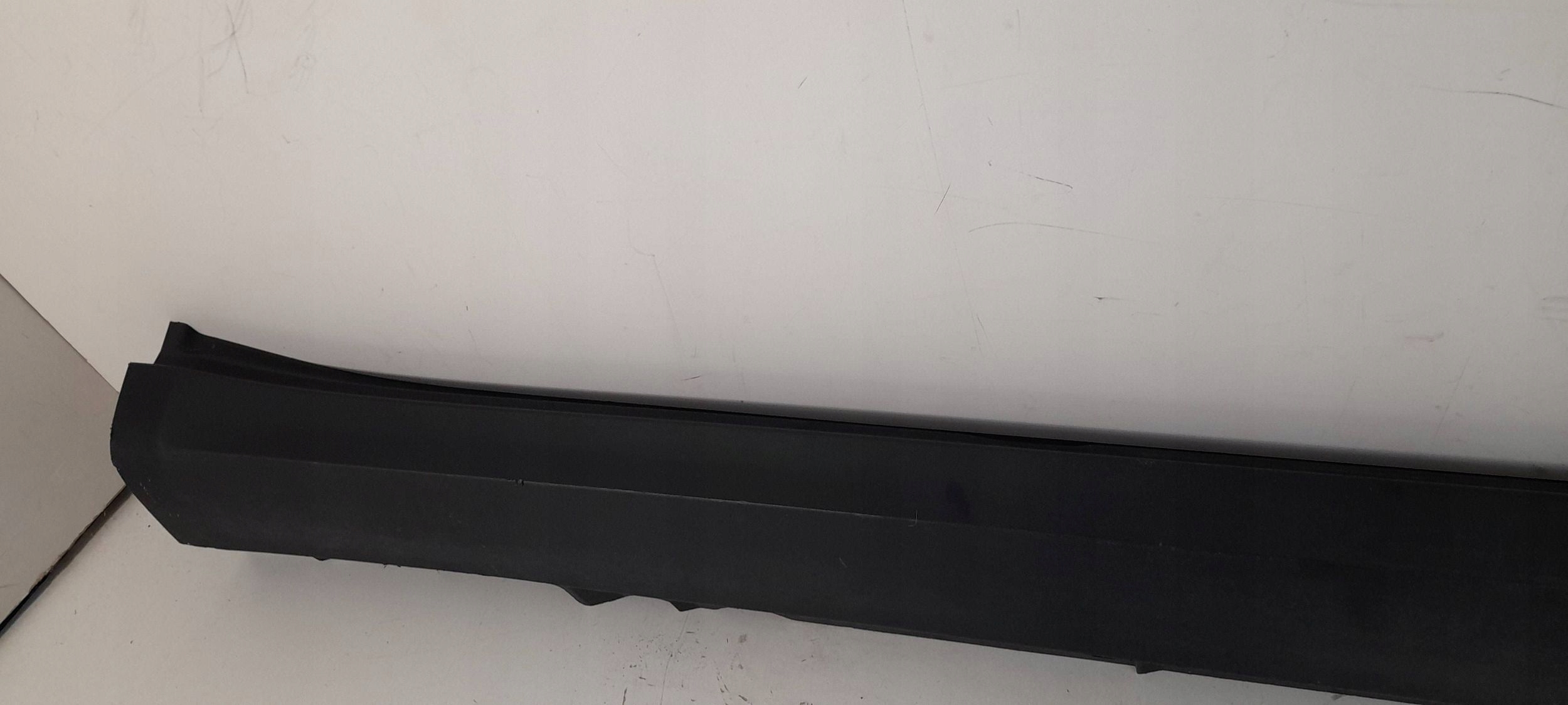 Porsche Macan 95B moulding threshold right 95B853554A (LS83)