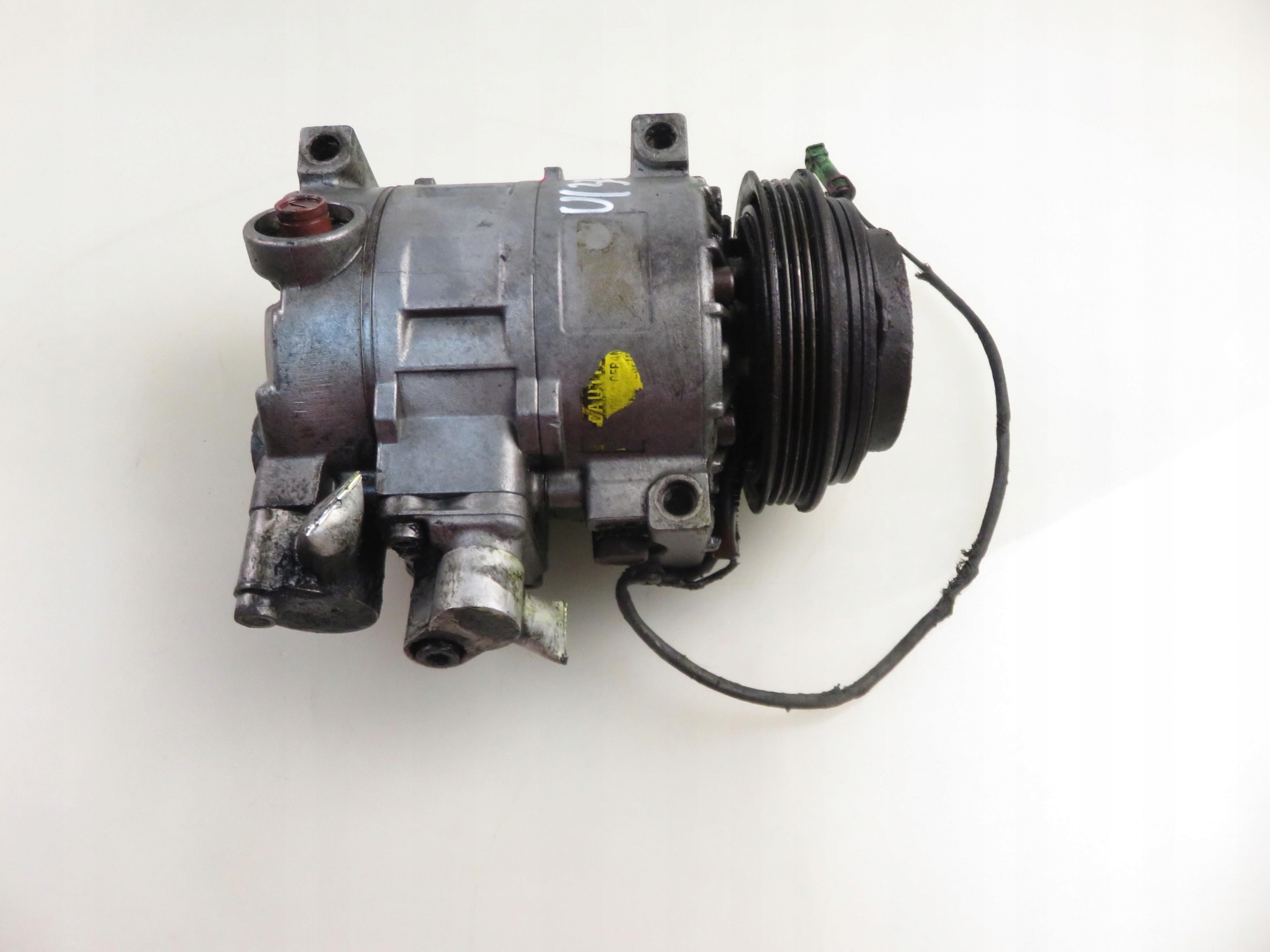 компрессор кондиционера M1067733