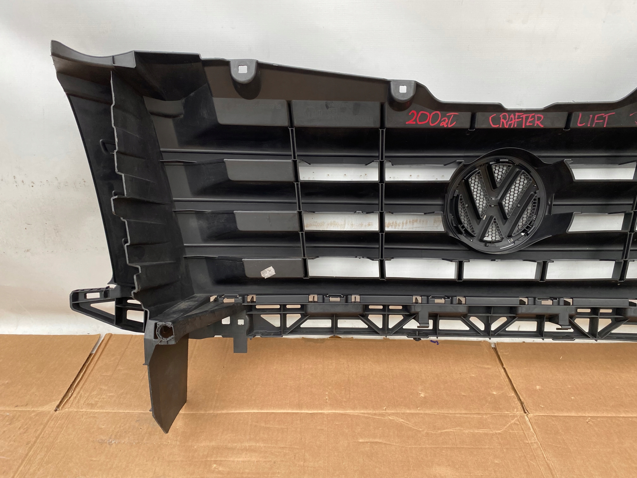 VW CRAFTER LIFT 2011- GRIGLIA EMBLEMAT CHROM Originale 2E0853653