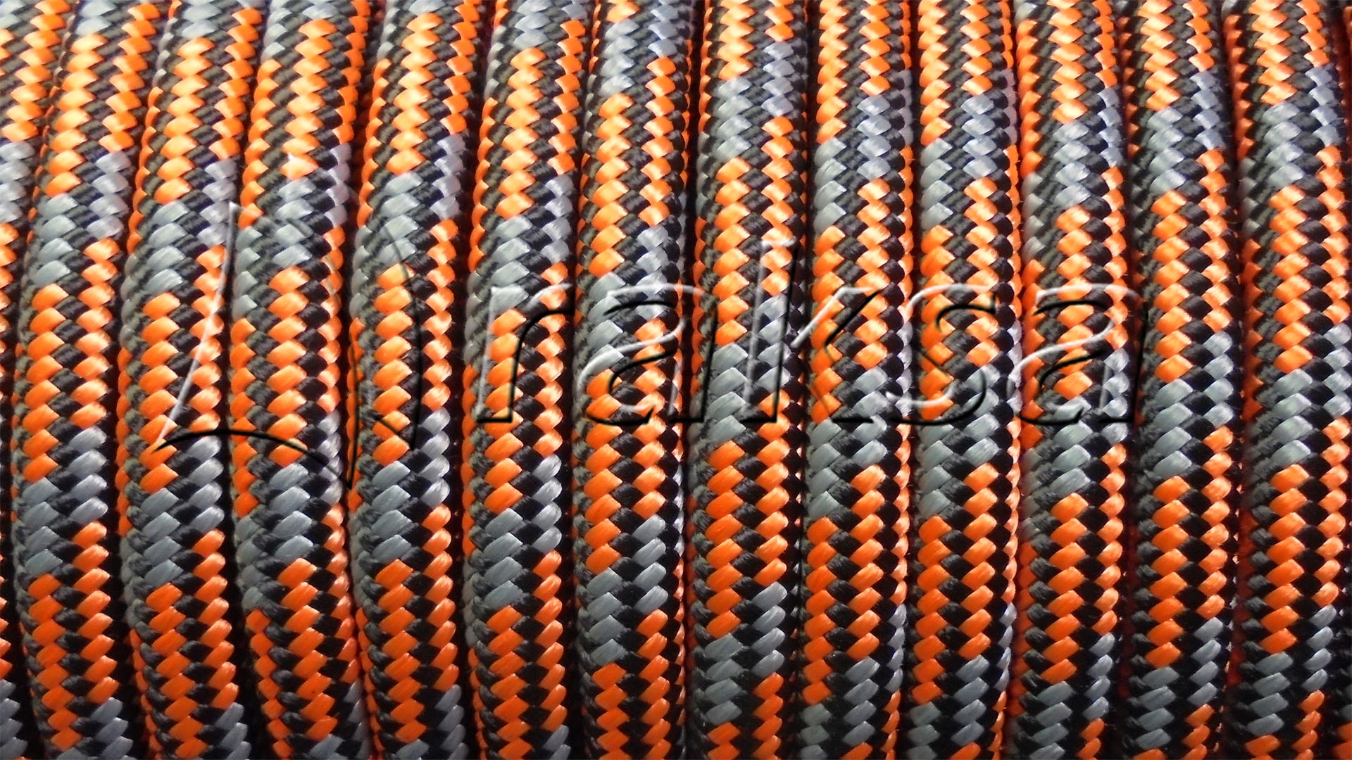 

Lina Poliestrowa 8MM Neptun 208 Czarno Pomarańczow