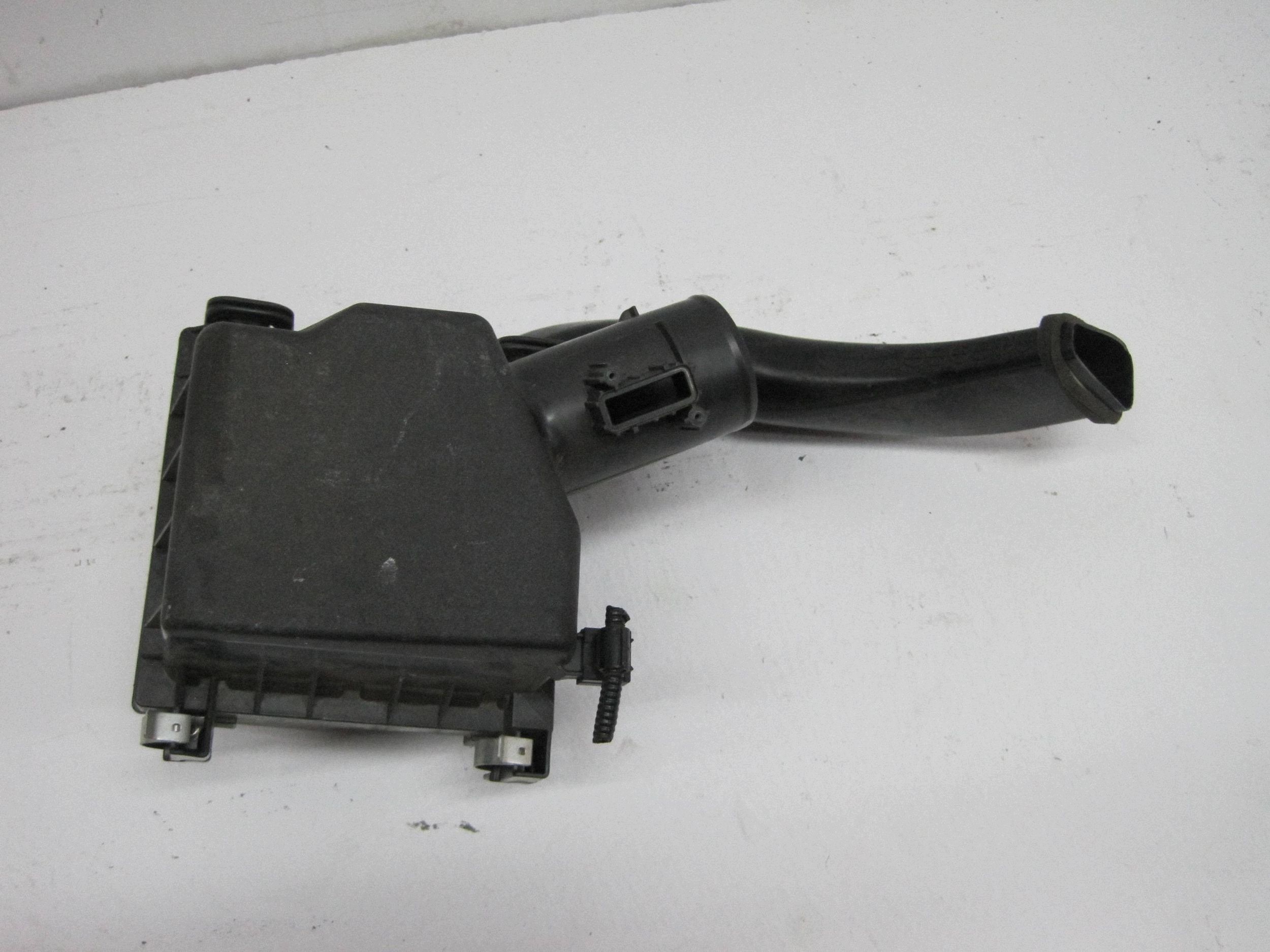 luftfiltergehäuse TOYOTA YARIS CROSS 17812-24020