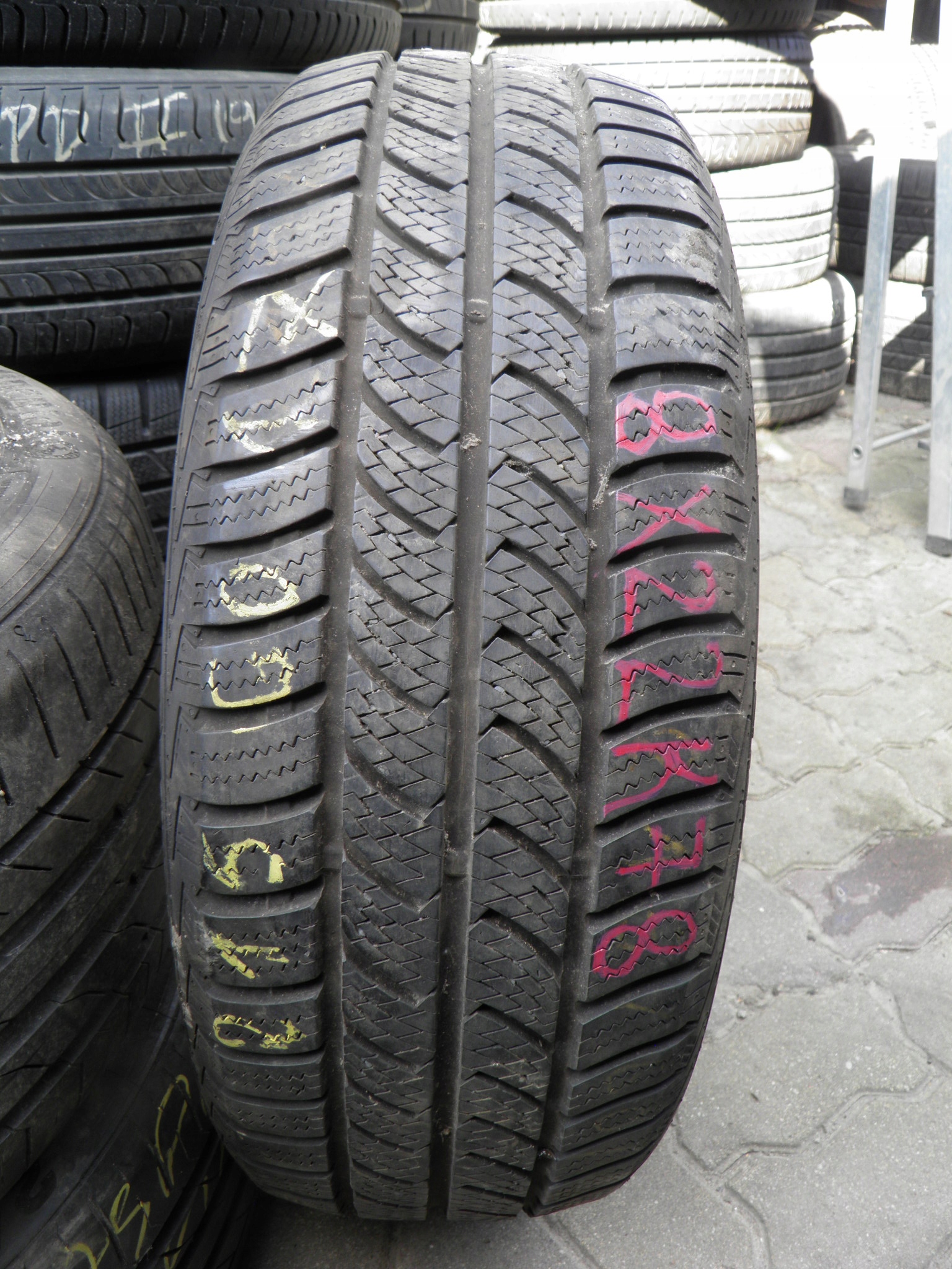 Continental VancoWinter 2 215/60 / 17C 104/102 H