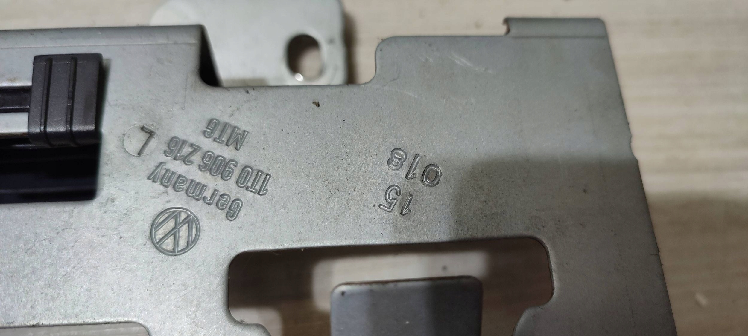 bracket komputera Volkswagen Caddy 1T0906216