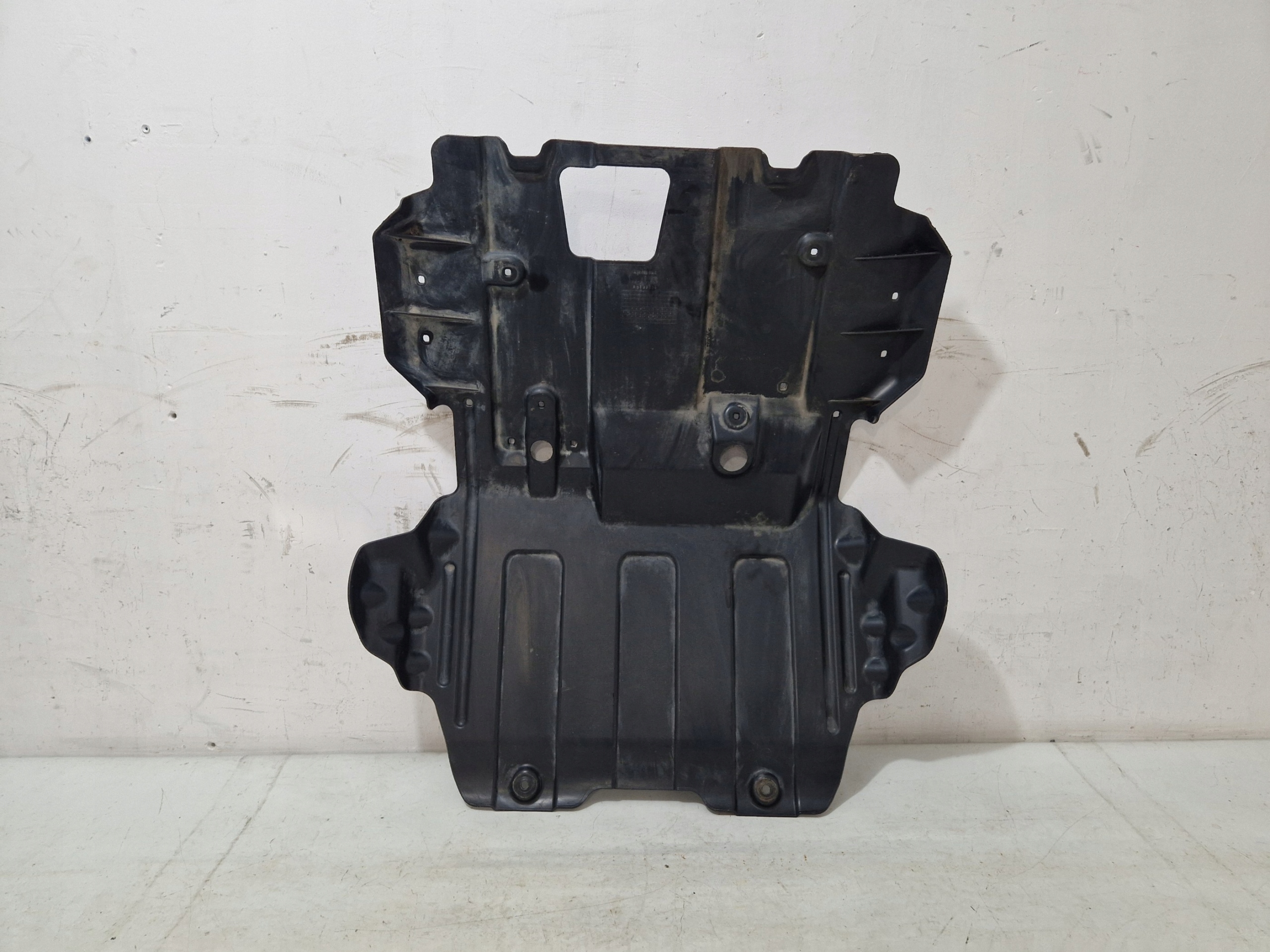CADILLAC ESCALADE IV 2014 - 6.2 V8 lower motor cover 20968167