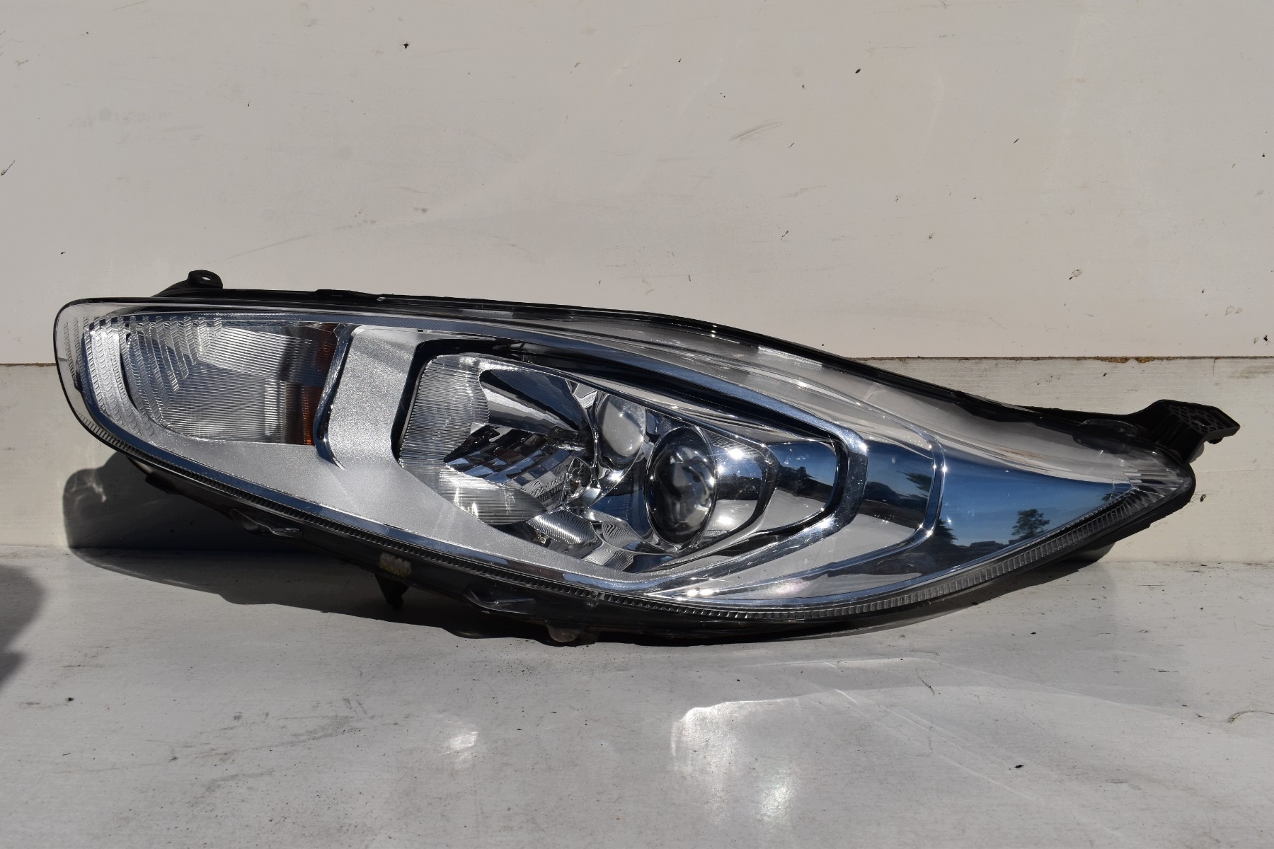 light left front FORD FIESTA MK7 2014r. right hand drive