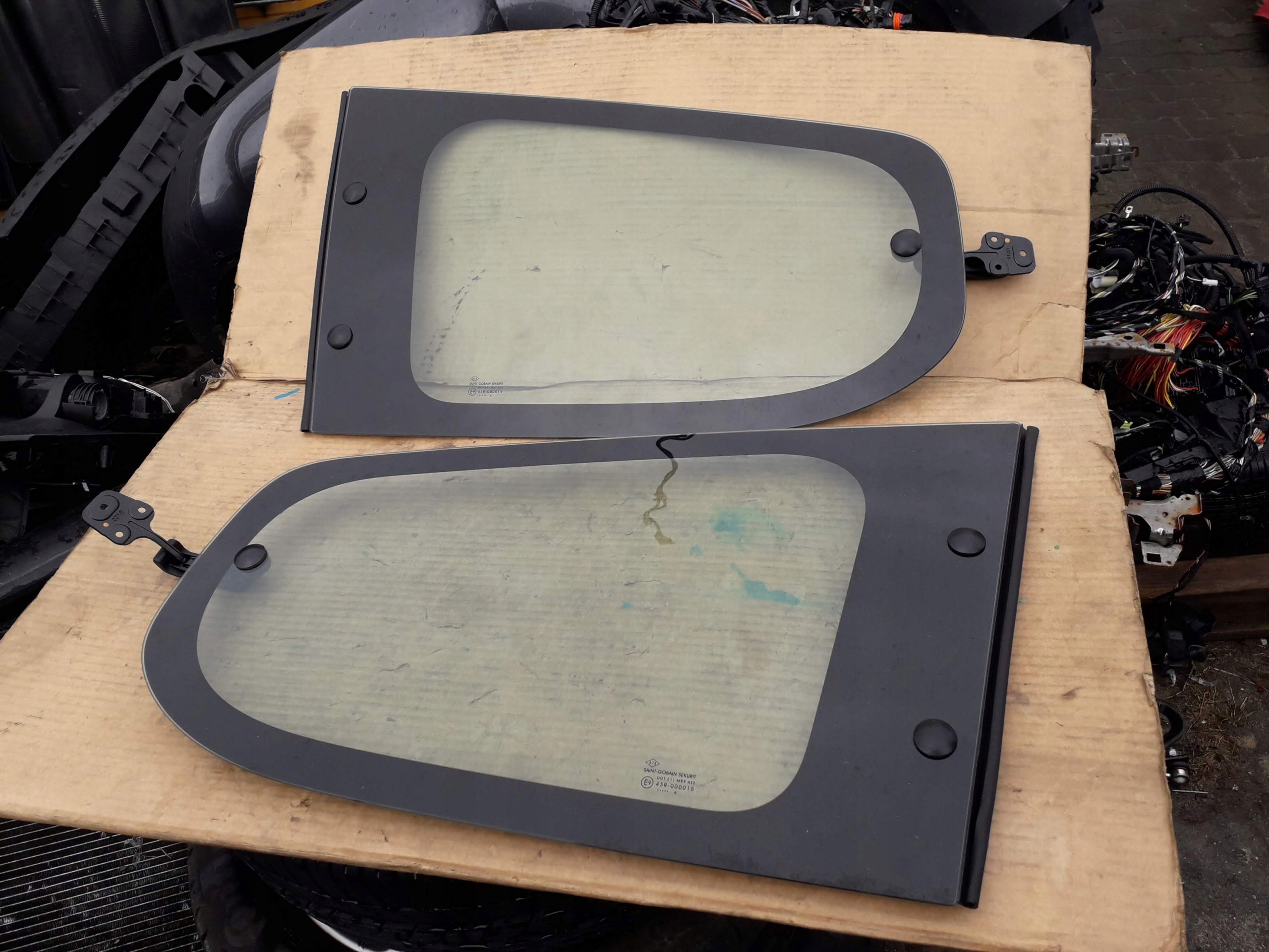 БОКОВОЕ СТЕКЛО КУЗОВА DACIA LODGY ОТКИДНОЕ