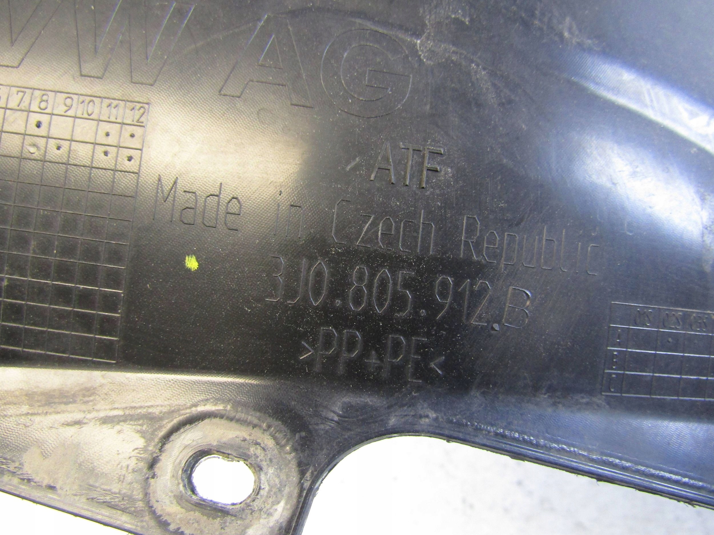 vw PASSAT B9 3J0 подкрылки Передний правый перед 3J0805912B оригинал