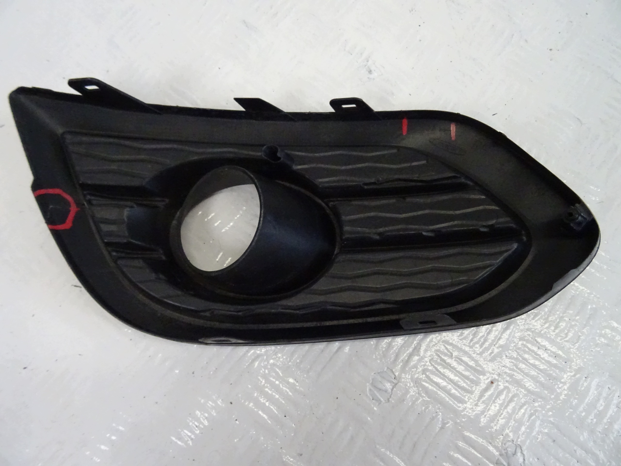 grid of a bumper right front RENAULT KADJAR LIFT 261A21870R