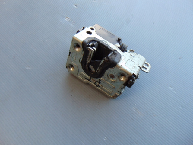 ZAMEK PRAWY TYŁ DACIA DUSTER I 2013R