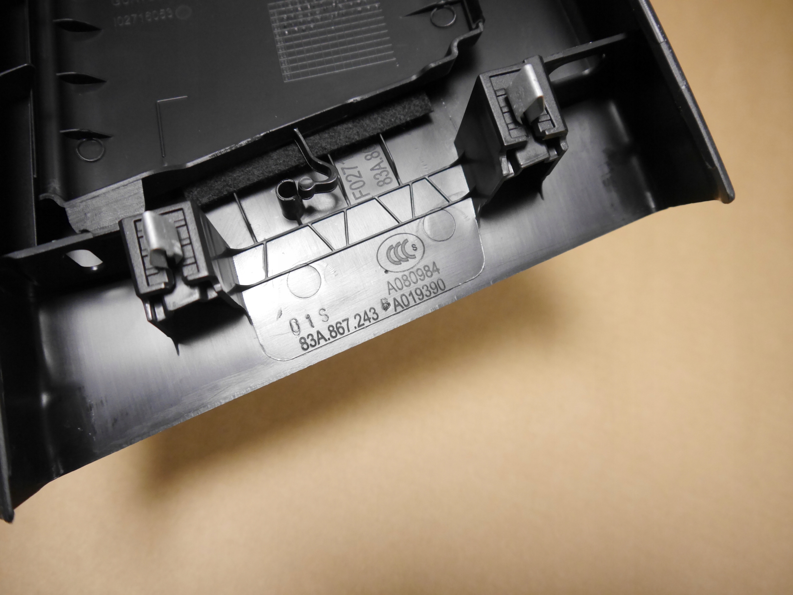 AUDI Q3 83A OSŁONA POSZYCIE SŁUPKA LEWE 83A867243B Typ samochodu Samochody osobowe