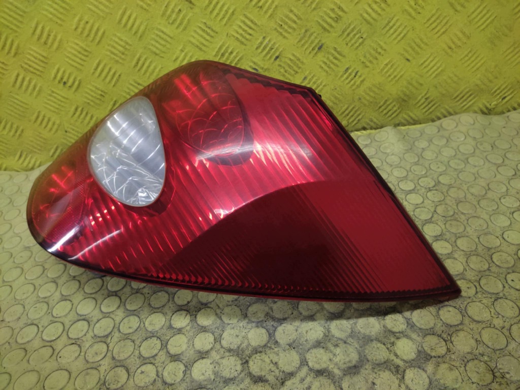 RENAULT LAGUNA II KOMBI light right rear part 8200002472