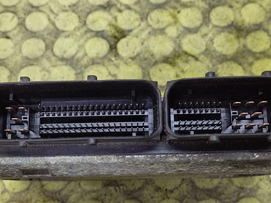 SKODA OCTAVIA II control unit of the engine 06A906033FB