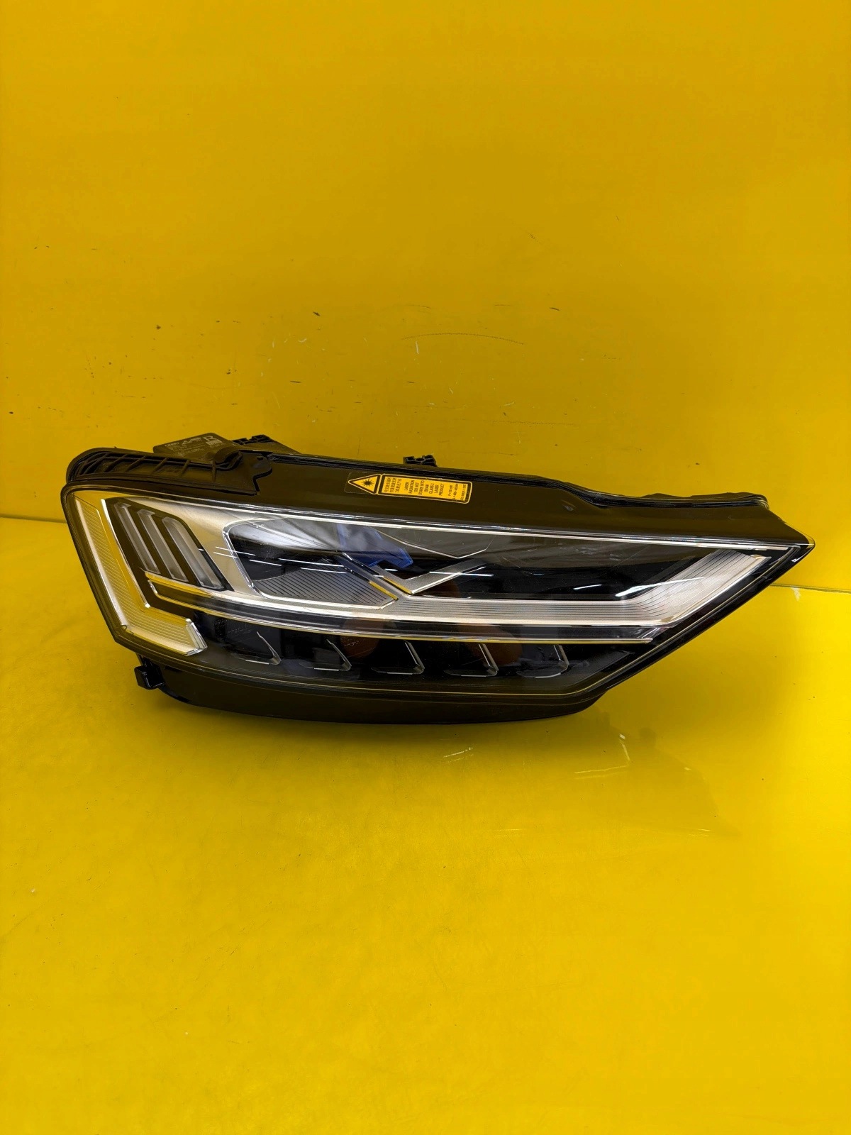 light right front Audi A8 D5 Laser 4N0941086