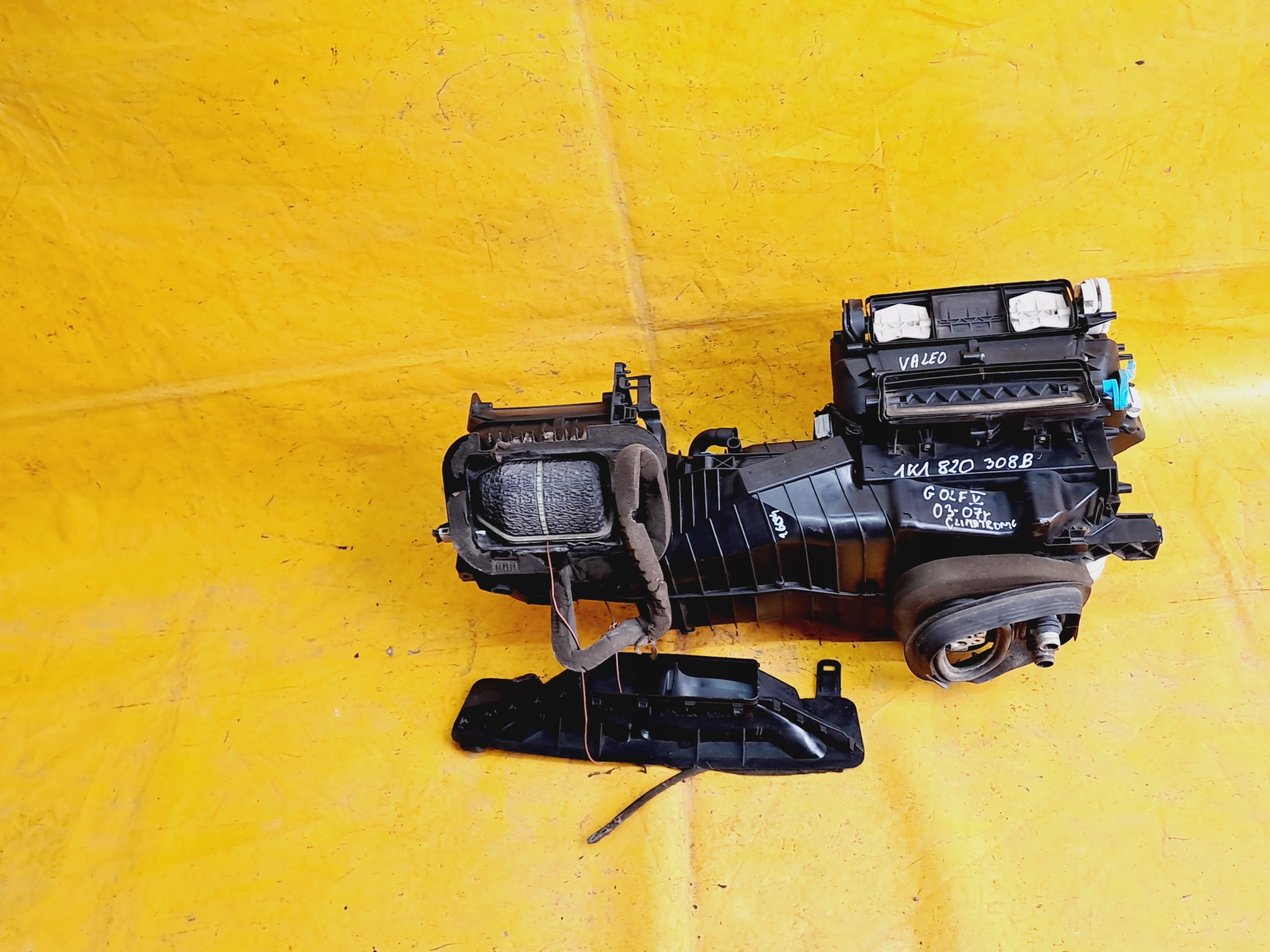 Нагреватель GOLF V 03-07R 1K1820308B VALEO