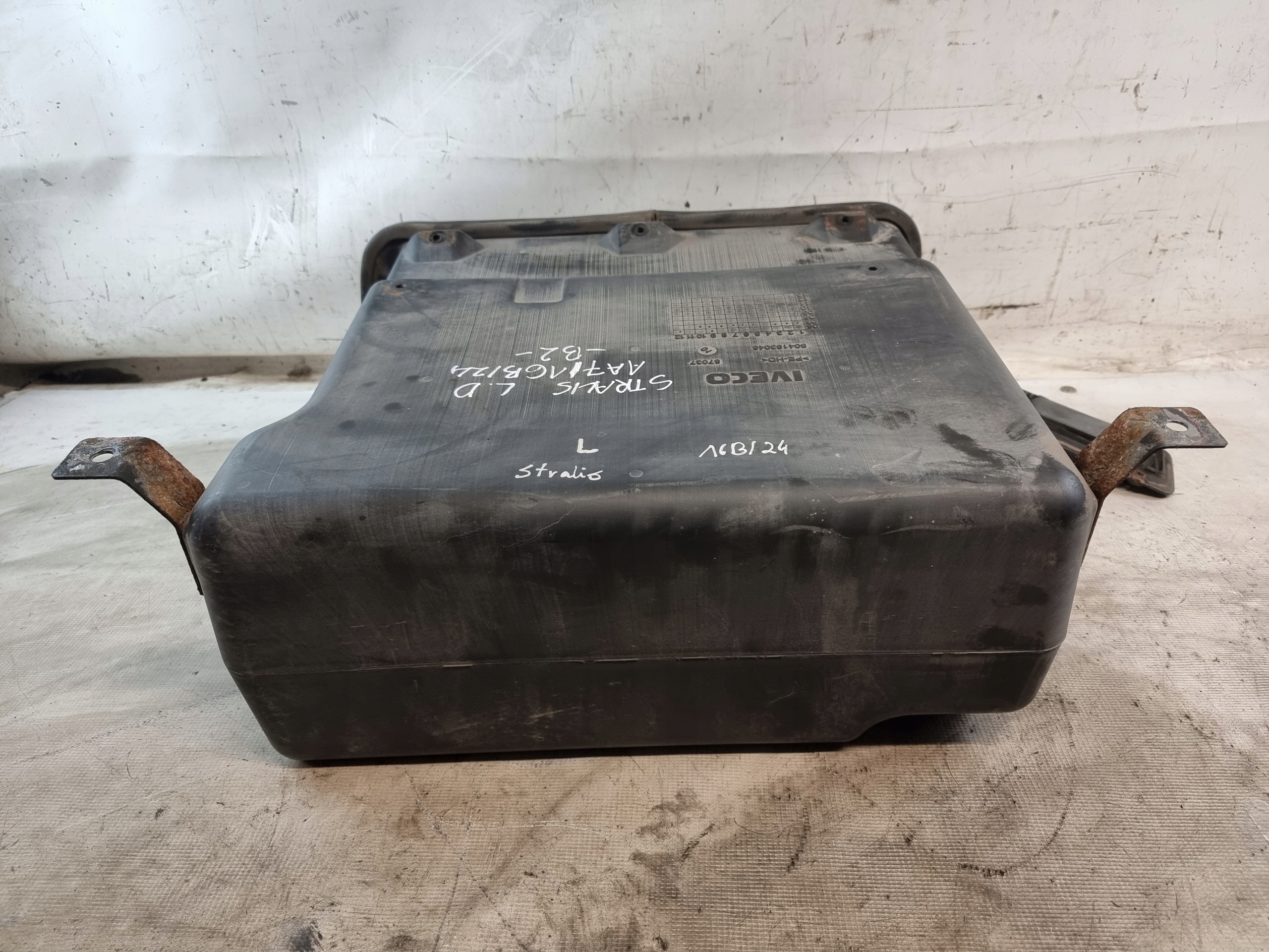 passenger compartment cabs left lower OE 504183045 IVECO STRALIS 450 E5 07r