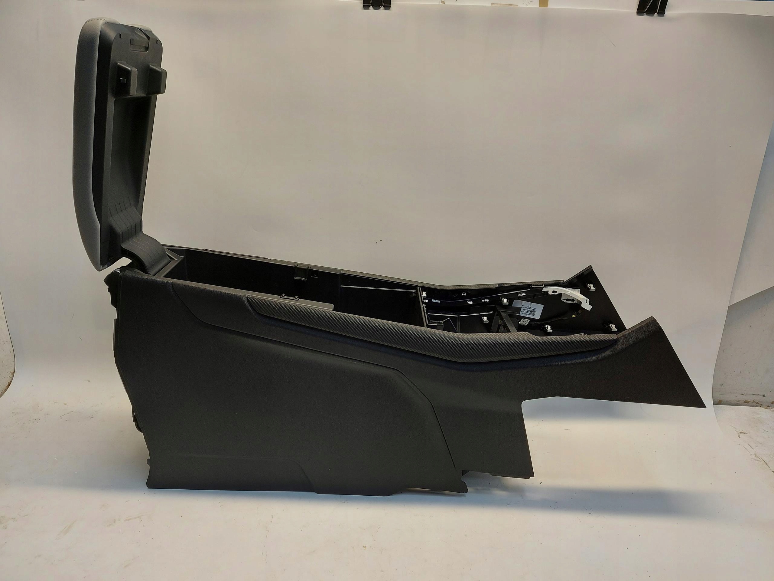 Ford Explorer VII R2KB, Armlehne TUNEL mitte