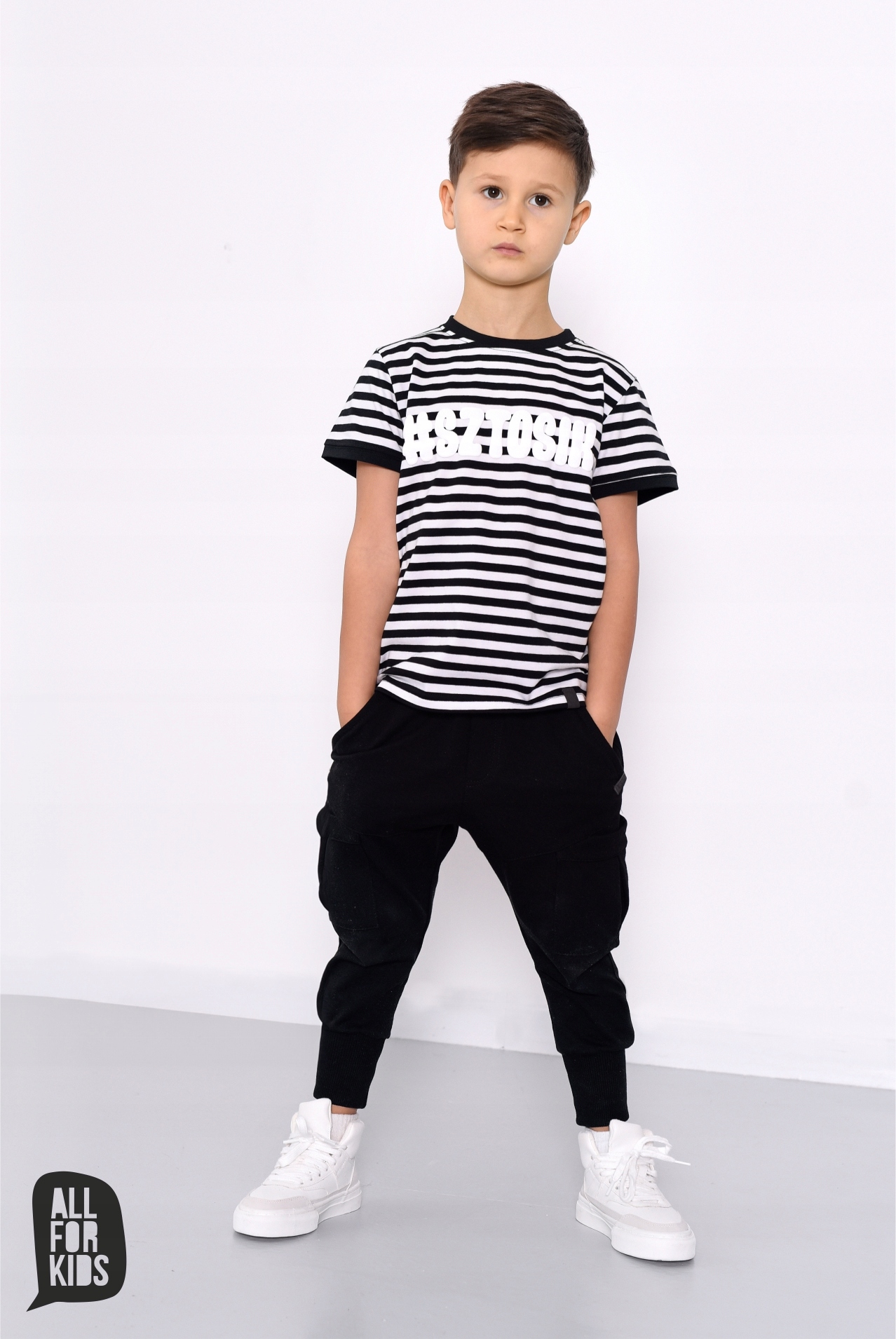 Spodnie z kieszeniami czarne All For Kids 104 110 EAN (GTIN) 5905923103355