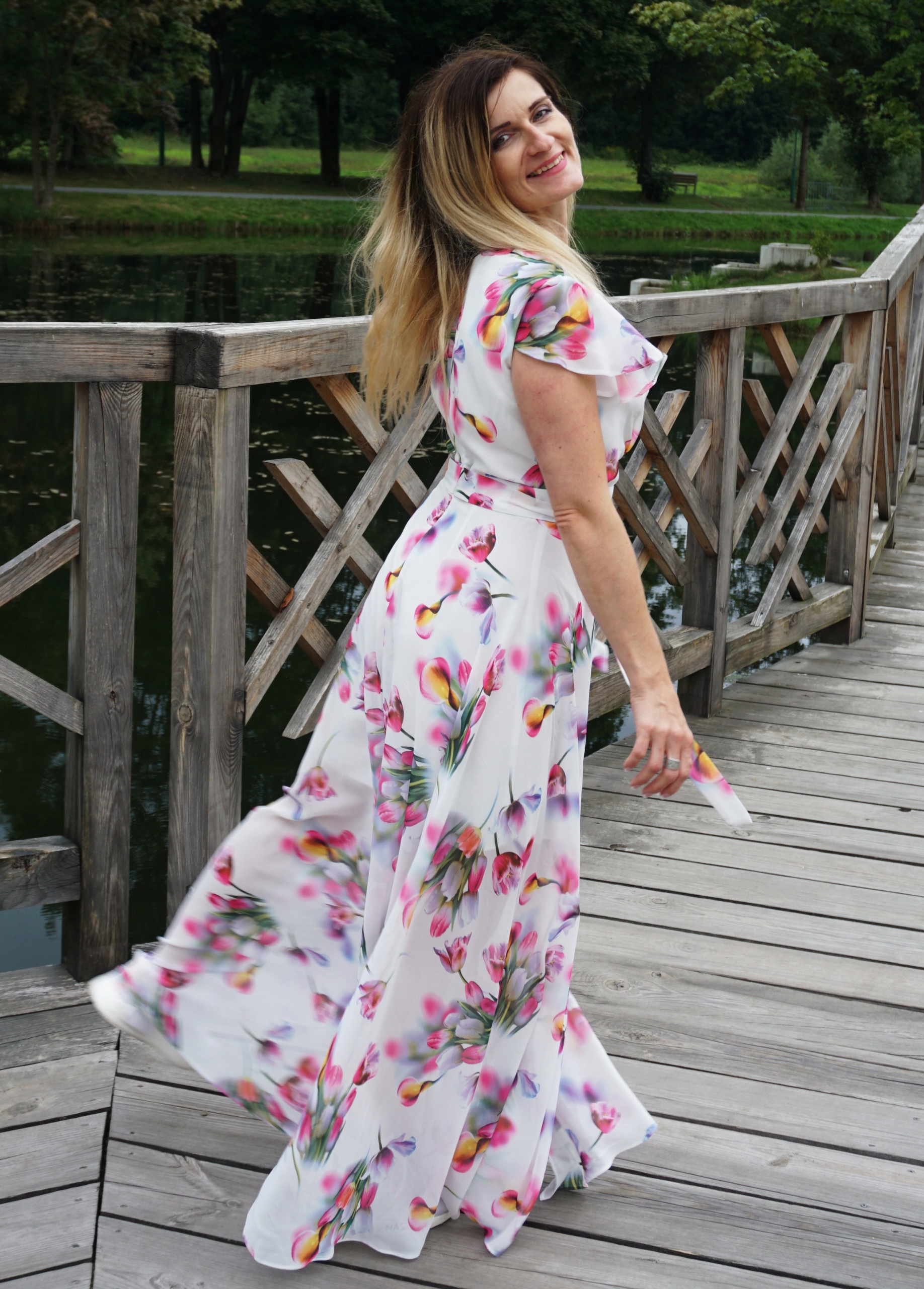 SUKIENKA DŁUGA ZWIEWNA TULIPANY SZEROKI DÓŁ r. 44 Okazja na co dzień