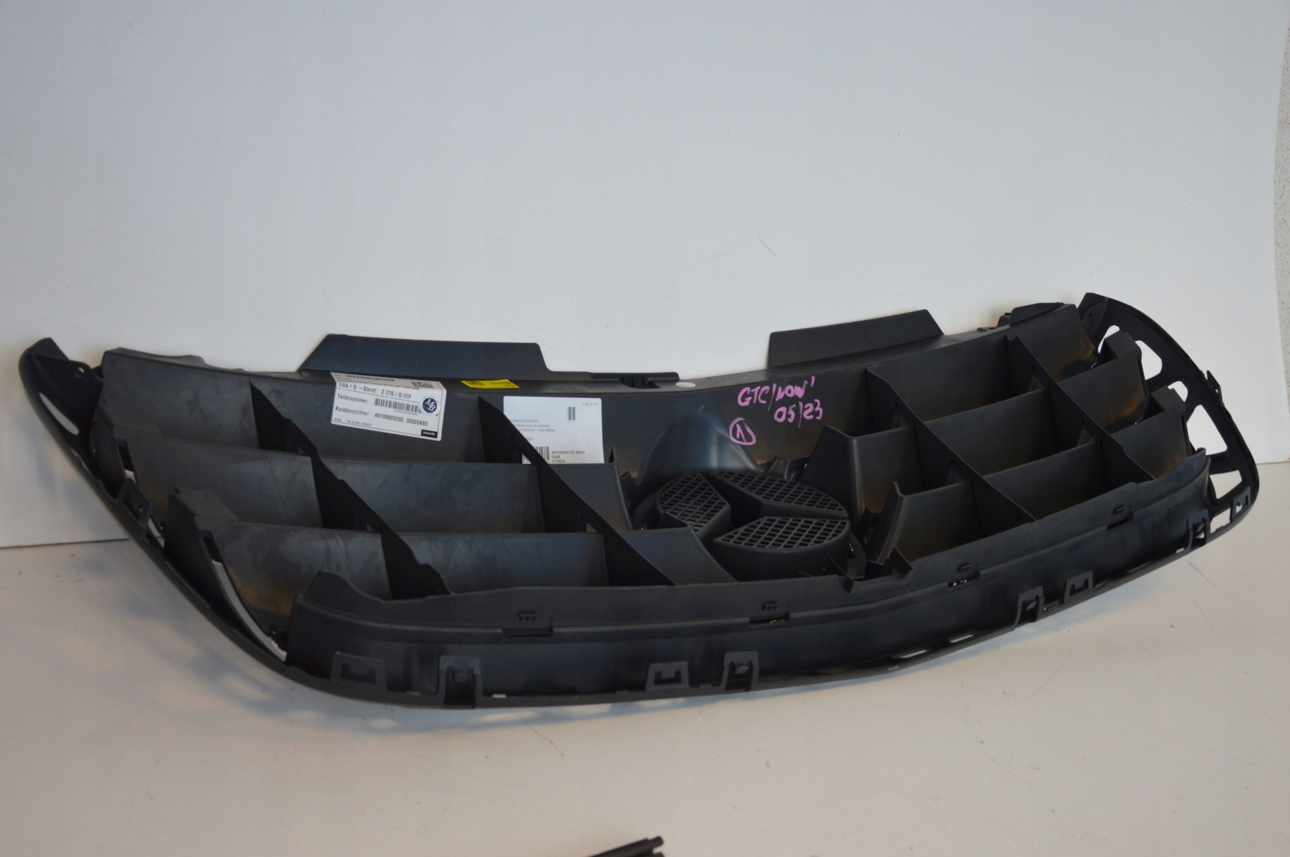 MERCEDES SPRINTER W910 910 GRILL ATRAPA BEZ KAMERY Strona zabudowy przód