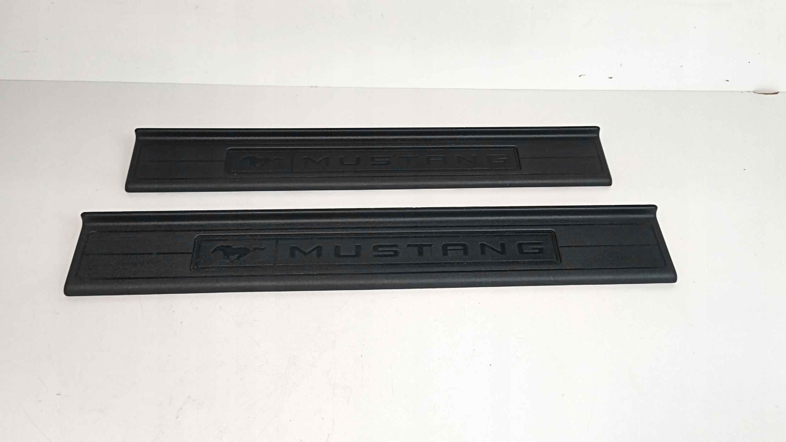 Ford Mustang VI mouldings threshold Komplet FR3B6313222A