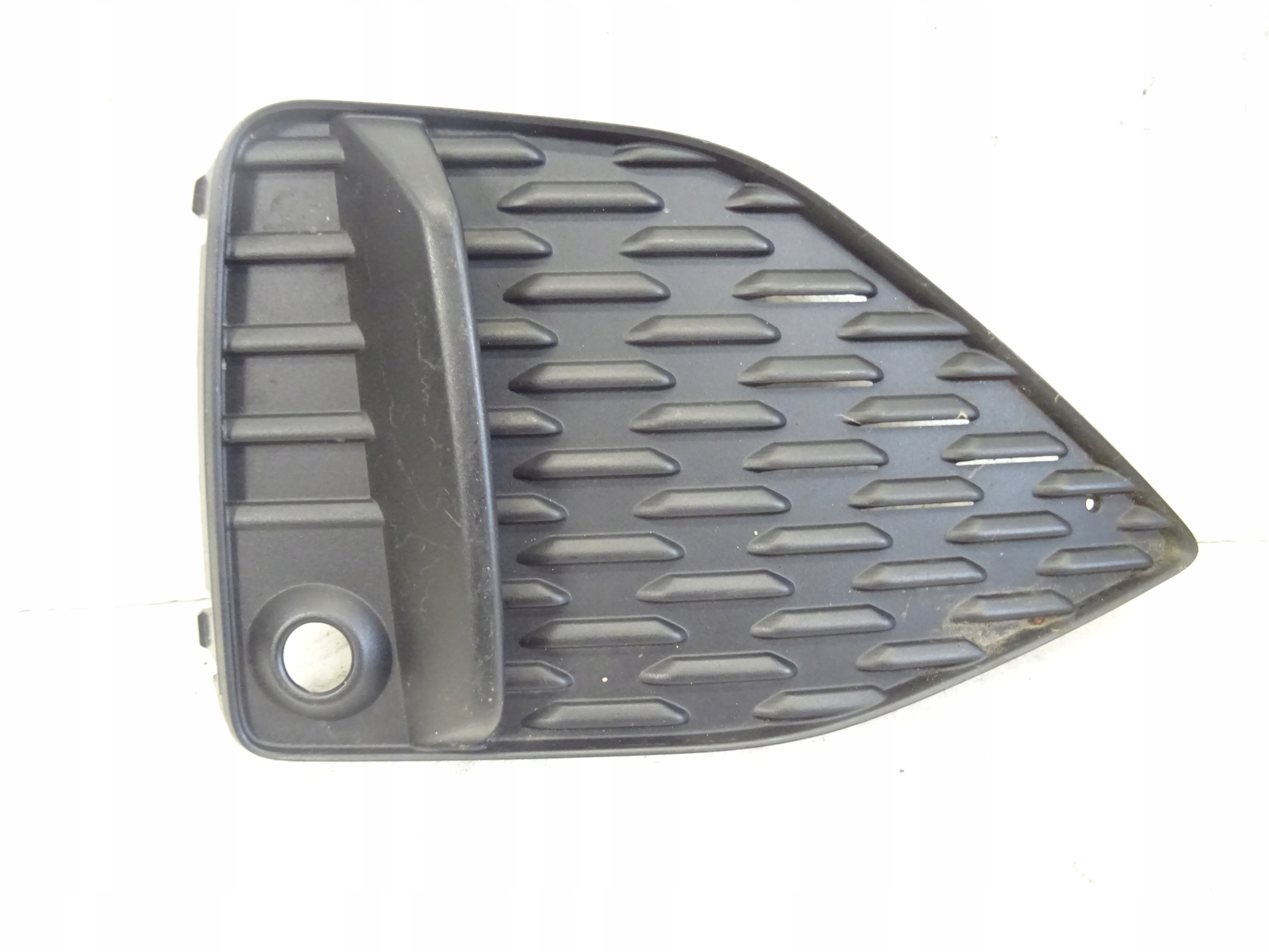 grid of a bumper front front right AUDI Q2 LIFT 81A807682R