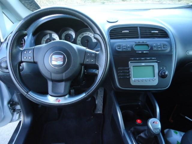 RAMKA RADIOWA SEAT ALTEA TOLEDO od 04 2DIN CZARNA Model 281328-44