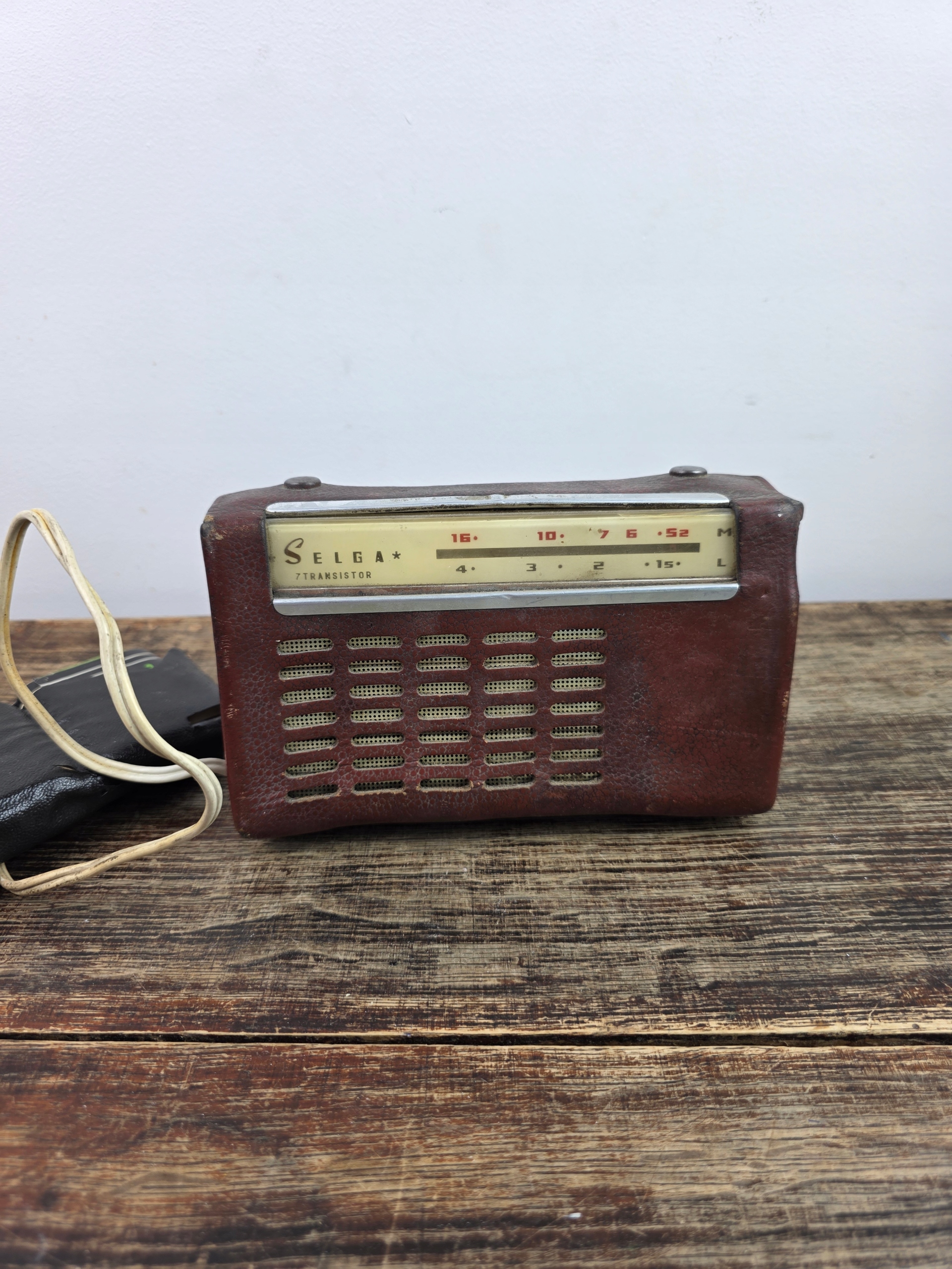 Radio tranzystorowe marki Selga.