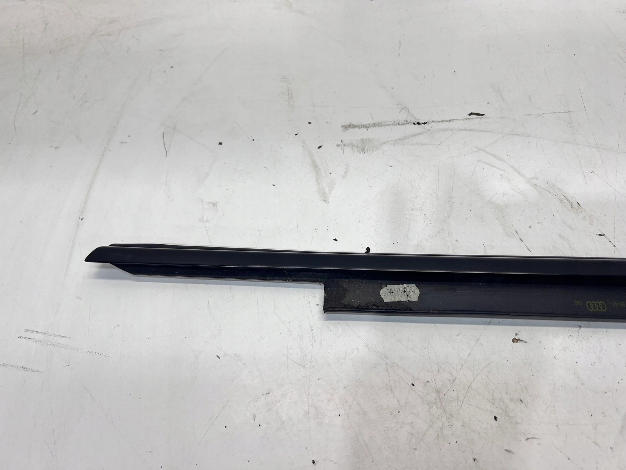 lišta dveře AUDI A6 C7 PT 4G0853764K T94 cerný POLYSK