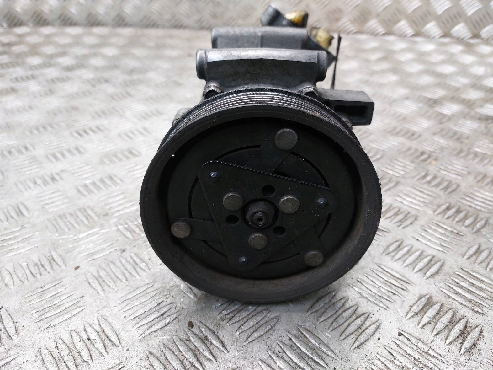 compressor compressor; of the air conditioning RENAULT CLIO III LIFT 1.5 DCI