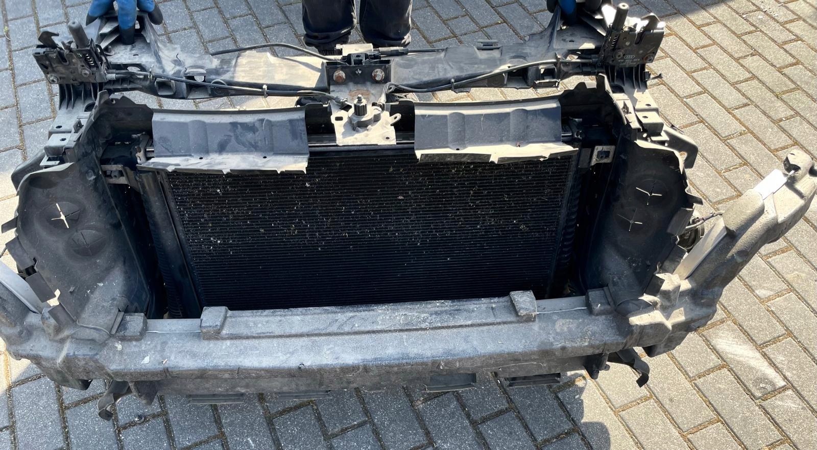 AUDI Q7 KOMPLETNY PAS PRZEDNIE przód 3.0 TDI 4M