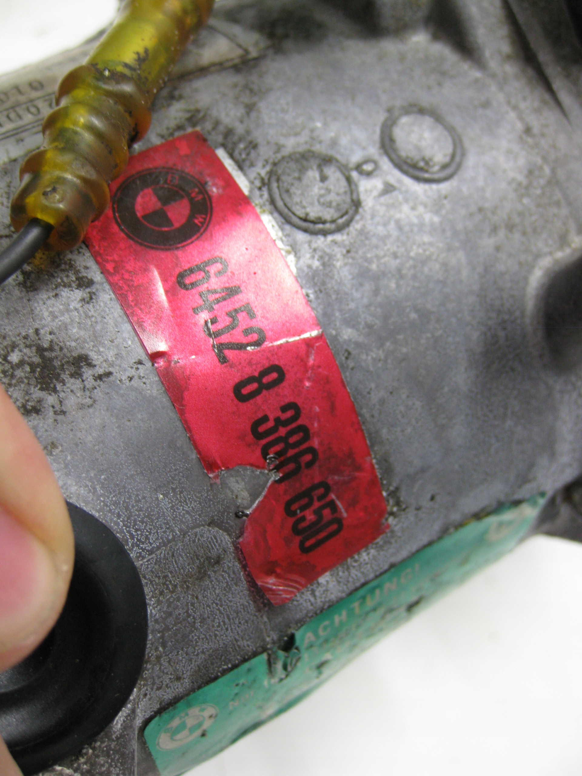 BMW 3 E46 2.0d compressor of the air conditioning compressor; 64528386650