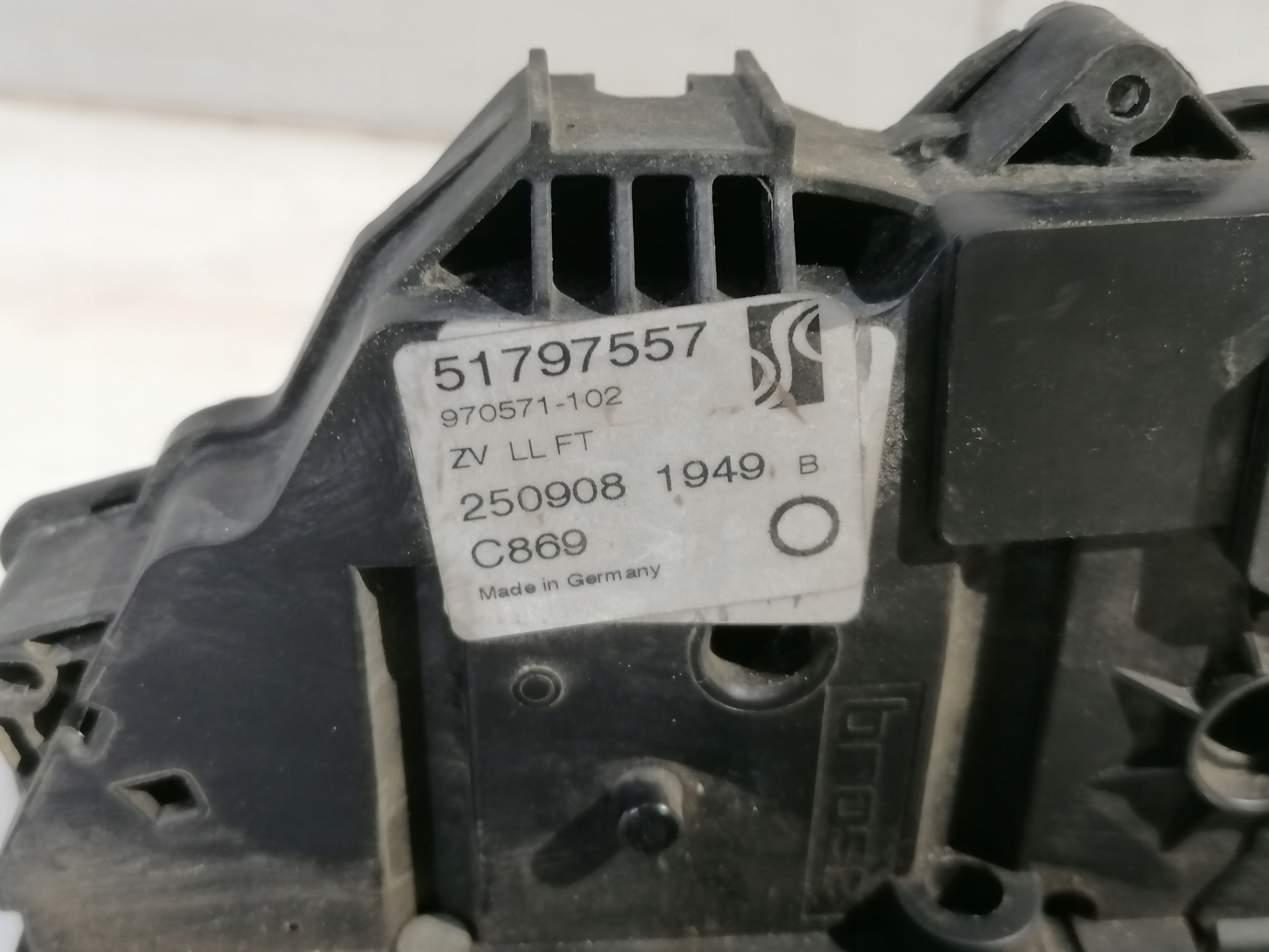 Fiat Grande Punto lock left front 6 PIN 51797557